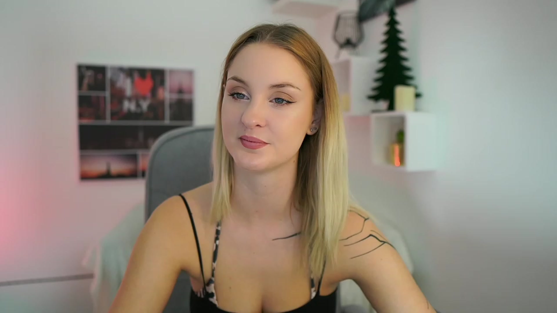 Gallery image thumbnail from NatalliaStarr's myfreecams stream on, 12/17/2023, 15:01 image 13 of 20