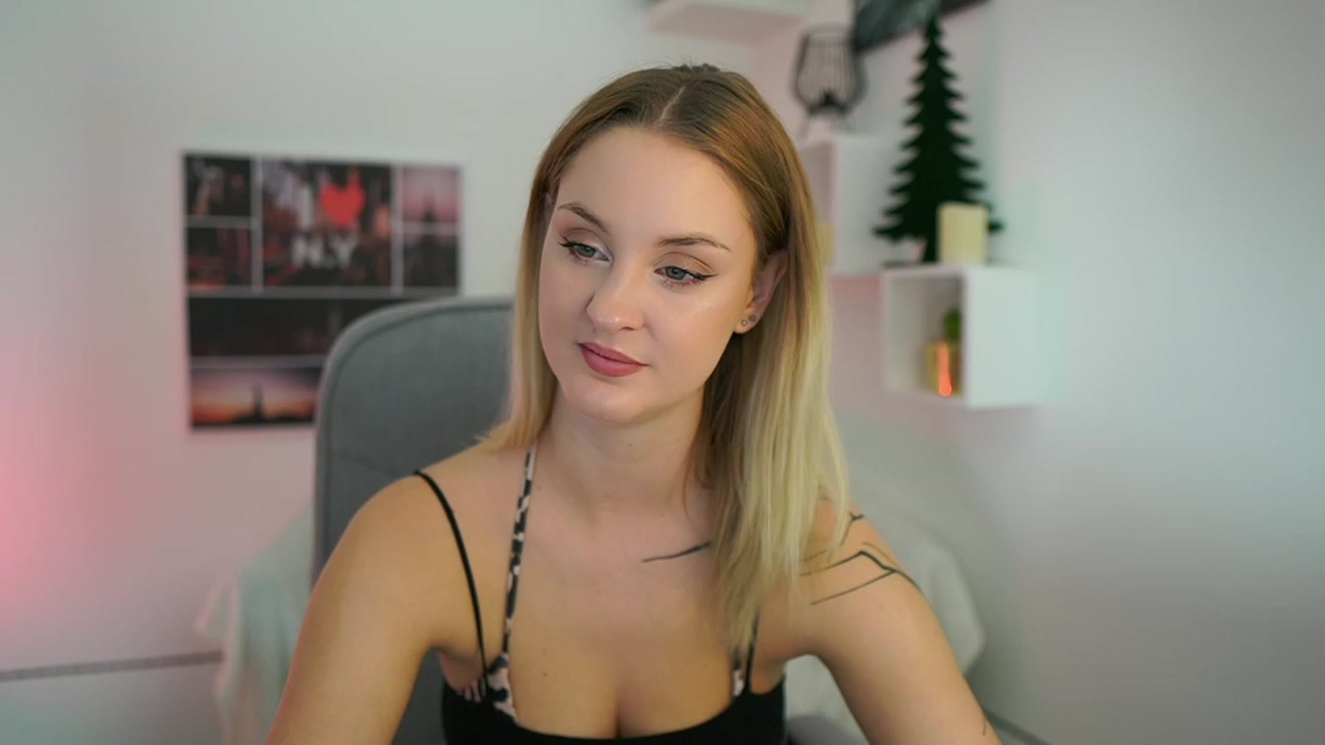 Gallery image thumbnail from NatalliaStarr's myfreecams stream on, 12/17/2023, 15:01 image 10 of 20