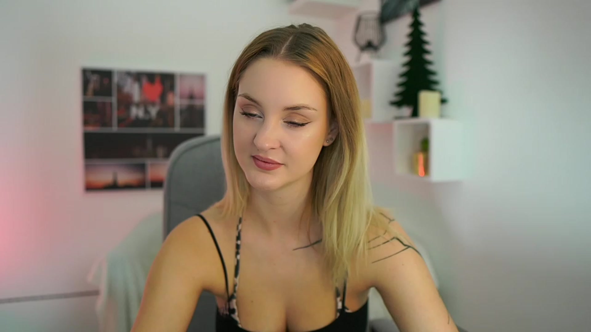 Gallery image thumbnail from NatalliaStarr's myfreecams stream on, 12/17/2023, 15:01 image 5 of 20