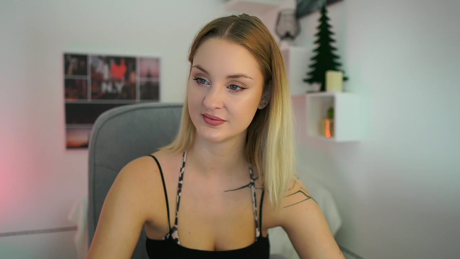 Gallery image thumbnail from NatalliaStarr's myfreecams stream on, 12/17/2023, 15:01 image 1 of 20