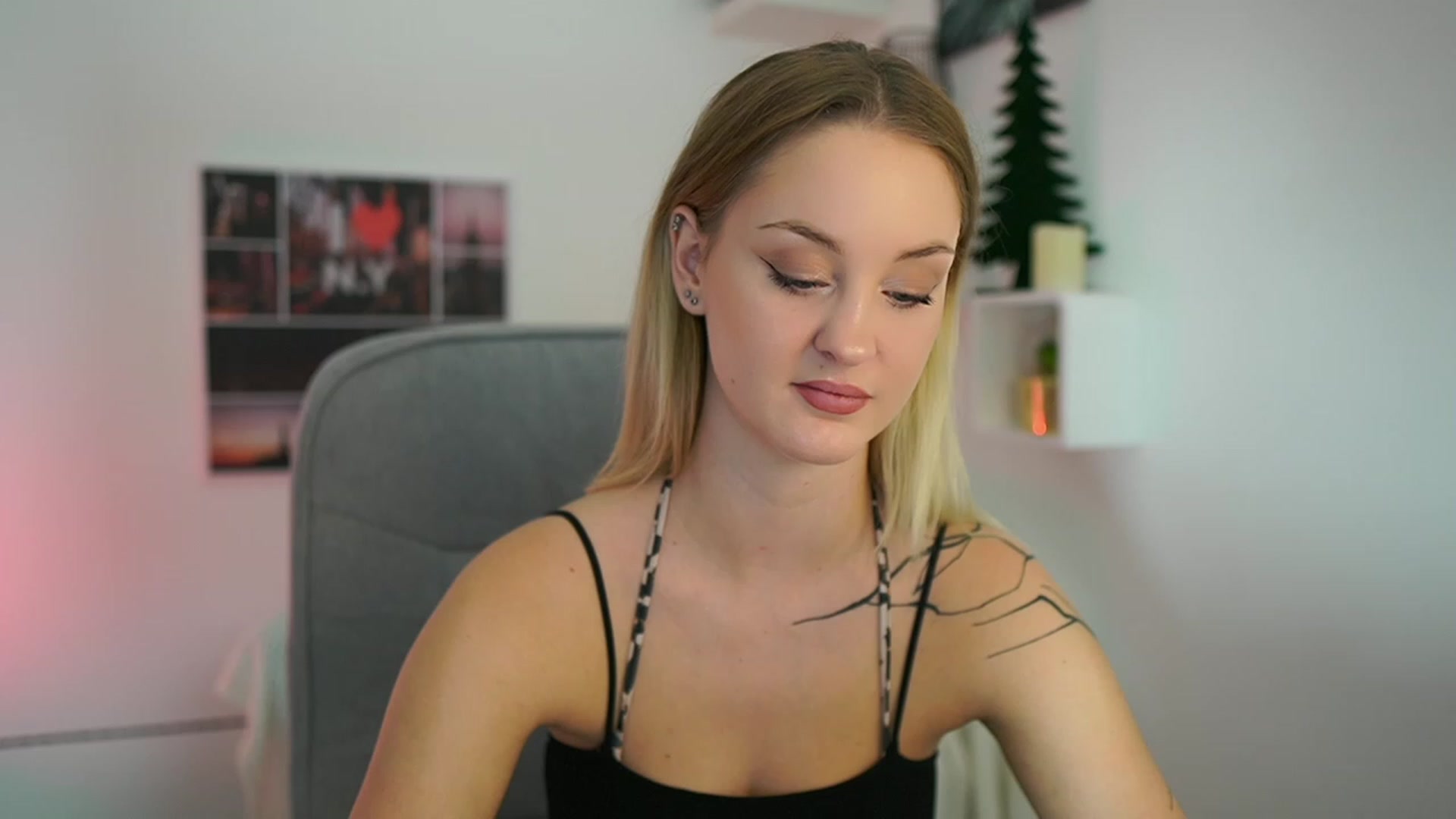Gallery image thumbnail from NatalliaStarr's myfreecams stream on, 12/17/2023, 15:01 image 16 of 20