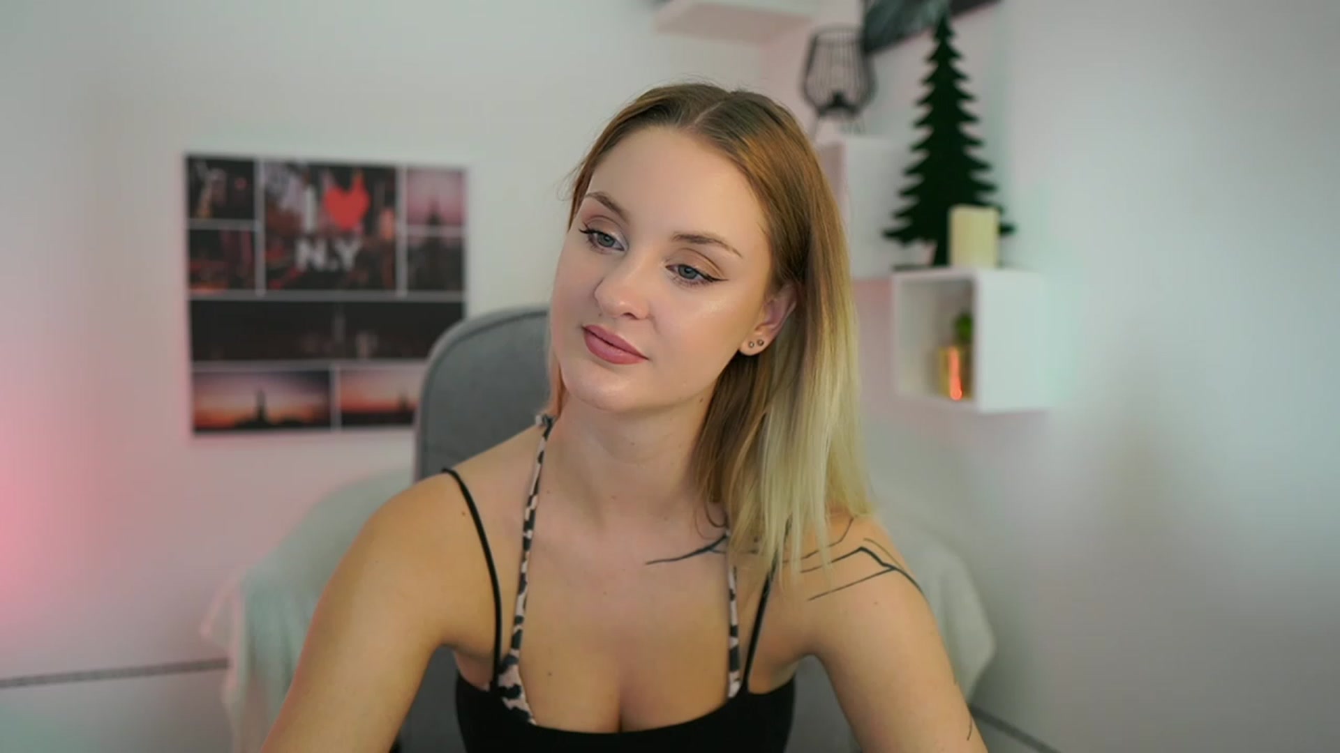 Gallery image thumbnail from NatalliaStarr's myfreecams stream on, 12/17/2023, 16:30 image 6 of 20