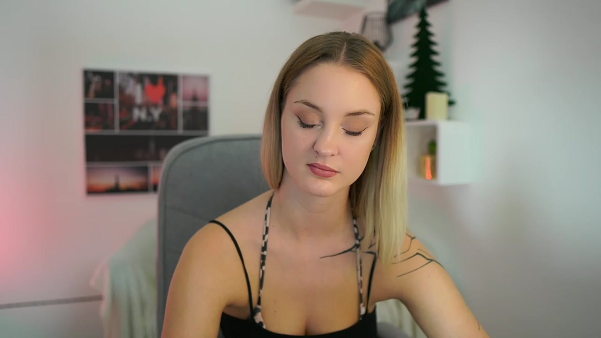 Gallery image thumbnail from NatalliaStarr's myfreecams stream on, 12/17/2023, 17:42 image 5 of 20