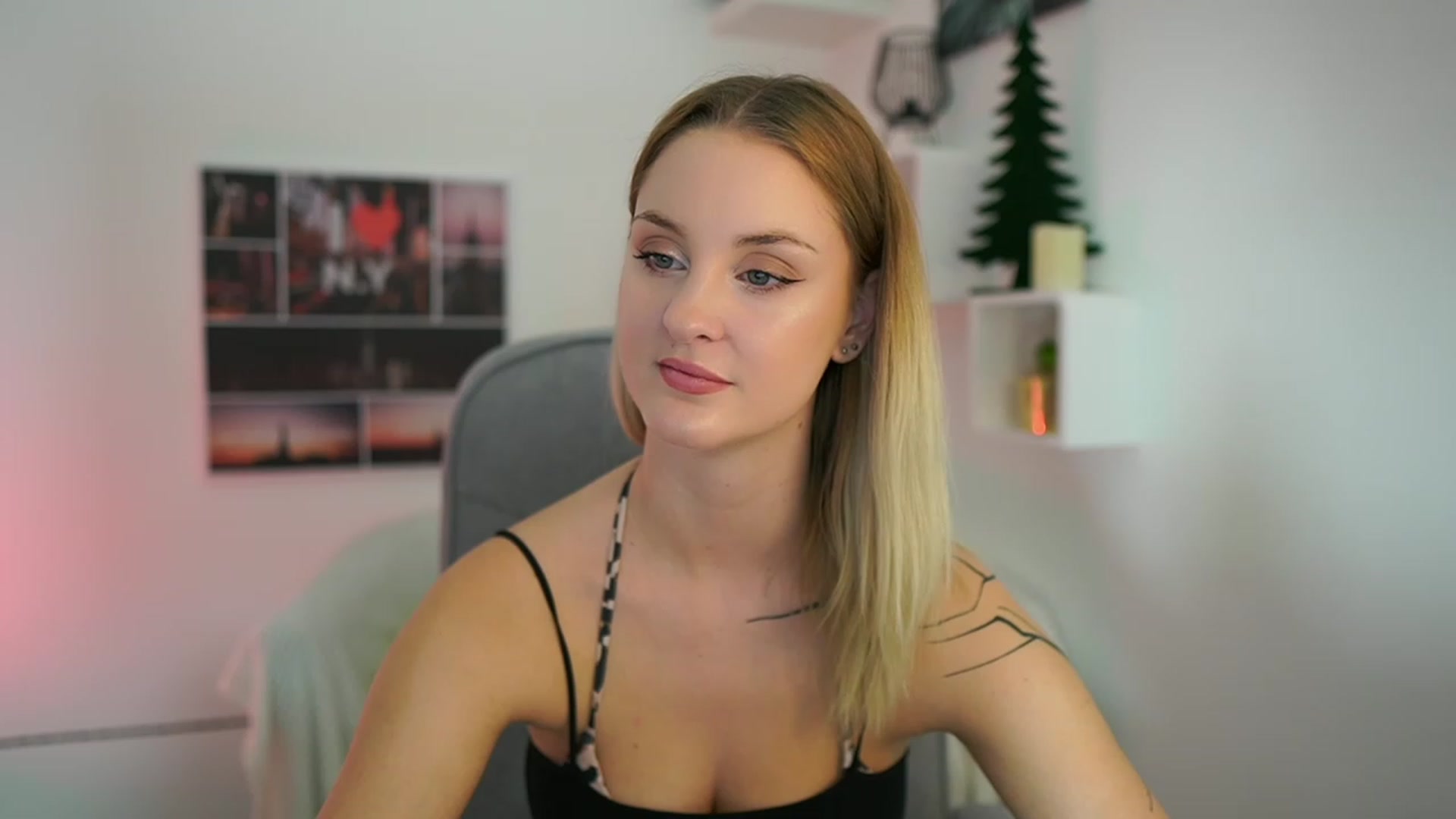 Gallery image thumbnail from NatalliaStarr's myfreecams stream on, 12/17/2023, 17:42 image 2 of 20