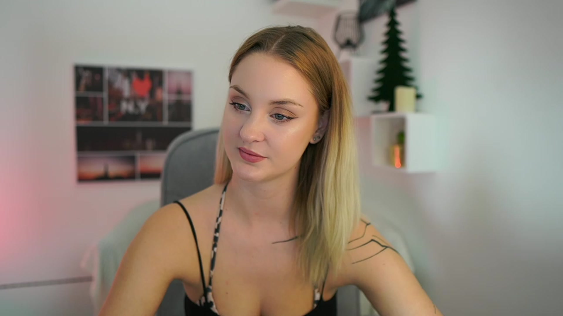 Gallery image thumbnail from NatalliaStarr's myfreecams stream on, 12/17/2023, 17:42 image 18 of 20