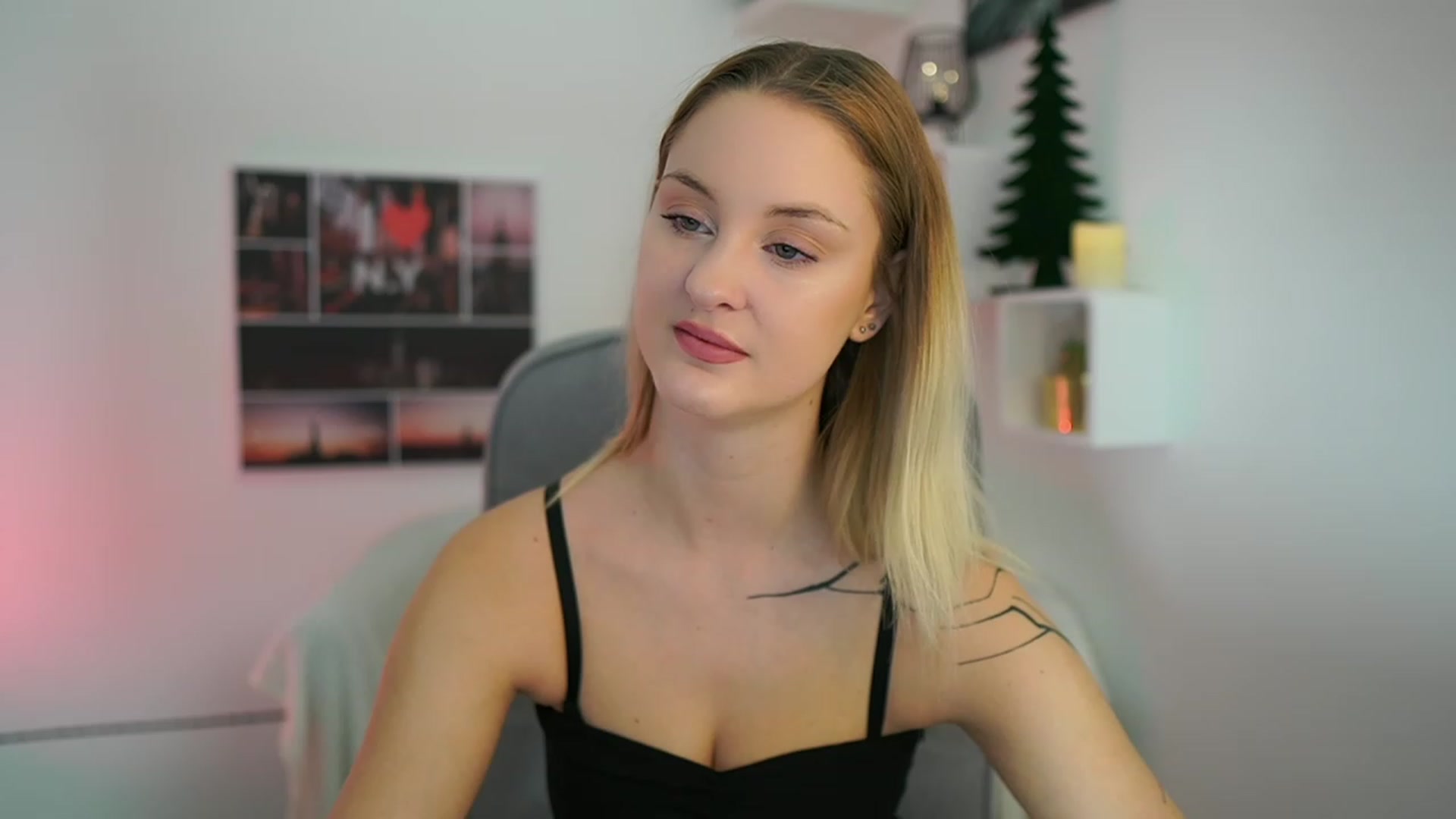 Gallery image thumbnail from NatalliaStarr's myfreecams stream on, 12/18/2023, 13:27 image 1 of 20