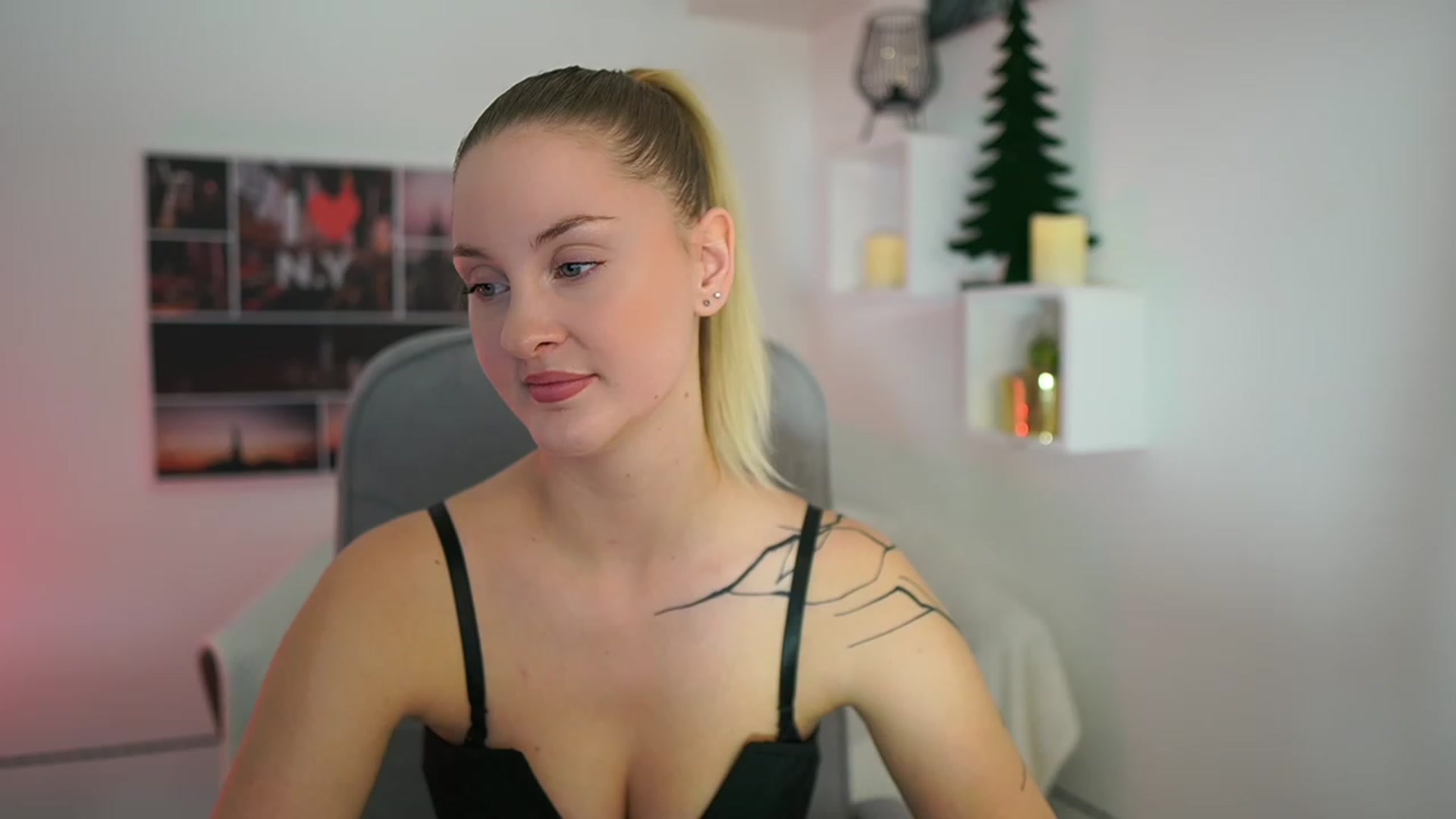 Gallery image thumbnail from NatalliaStarr's myfreecams stream on, 12/20/2023, 20:46 image 17 of 20