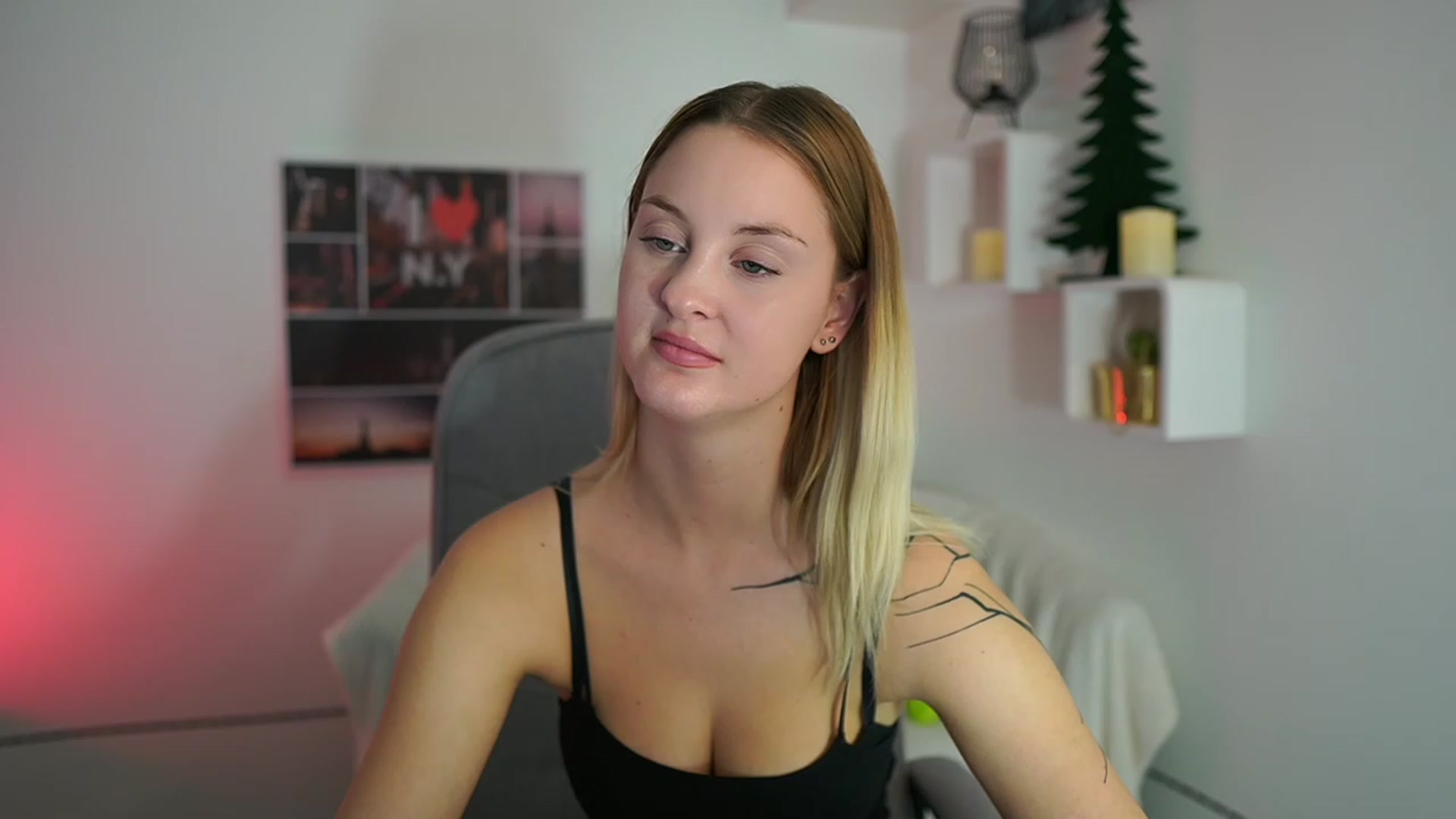Gallery image thumbnail from NatalliaStarr's myfreecams stream on, 12/22/2023, 18:11 image 19 of 20