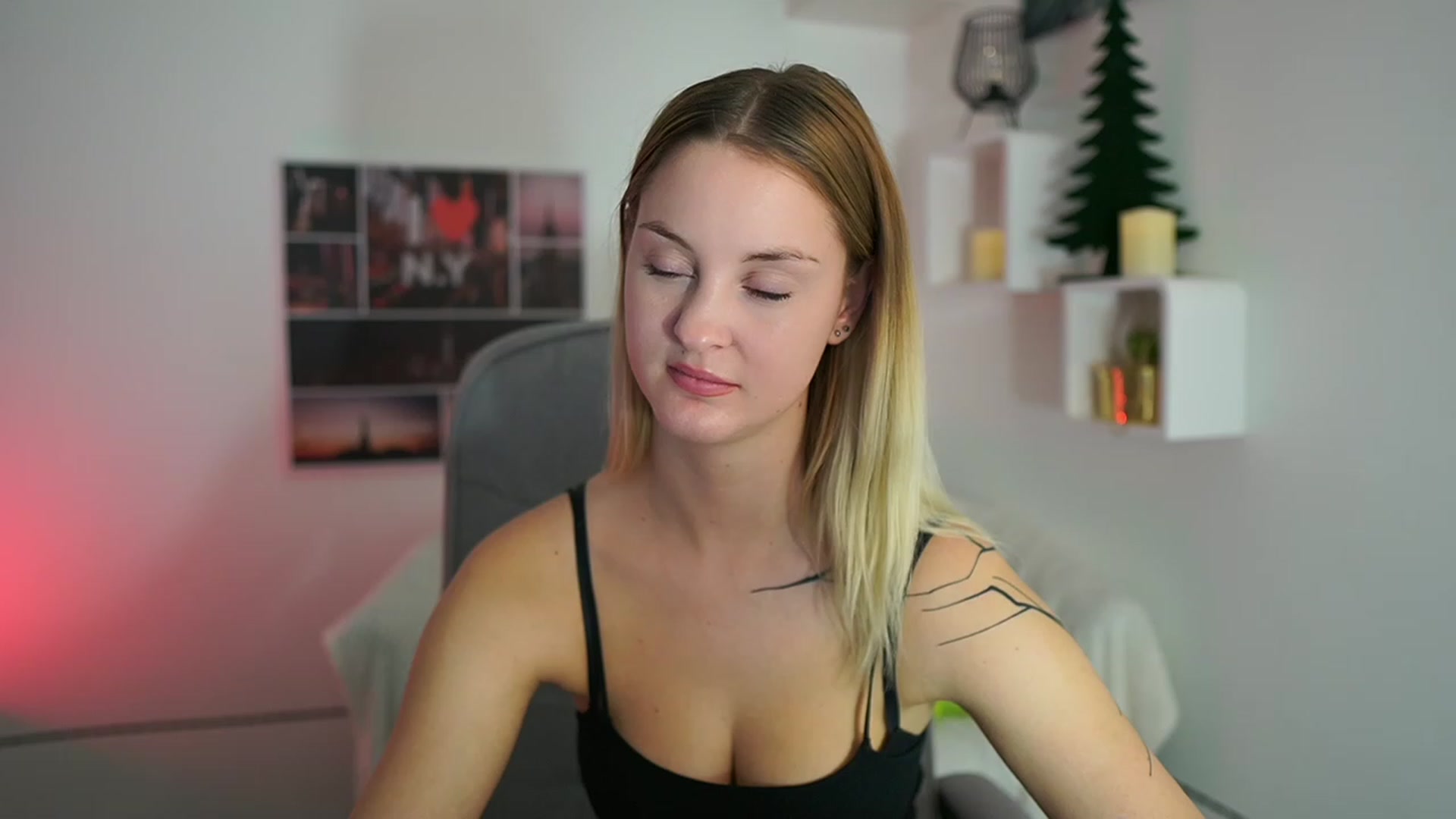 Gallery image thumbnail from NatalliaStarr's myfreecams stream on, 12/22/2023, 18:11 image 18 of 20