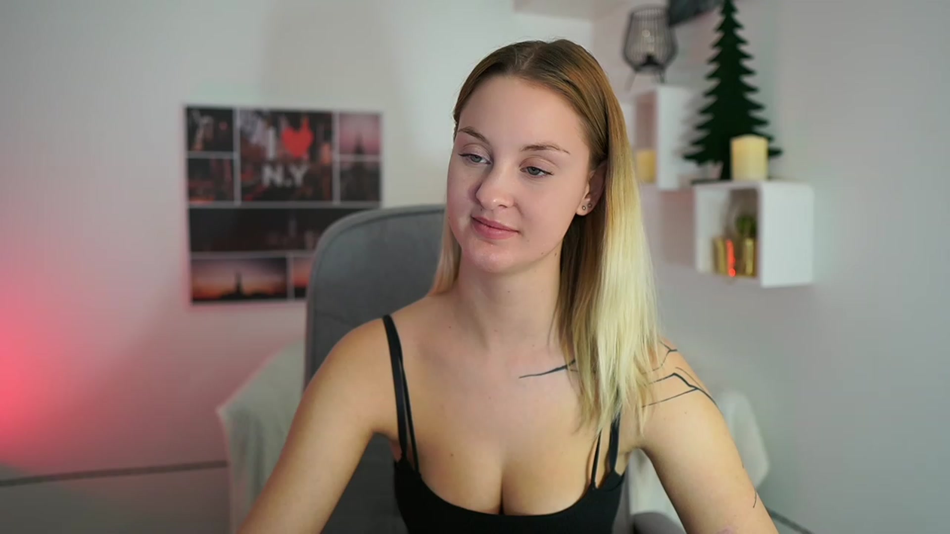 Gallery image thumbnail from NatalliaStarr's myfreecams stream on, 12/22/2023, 20:19 image 16 of 20