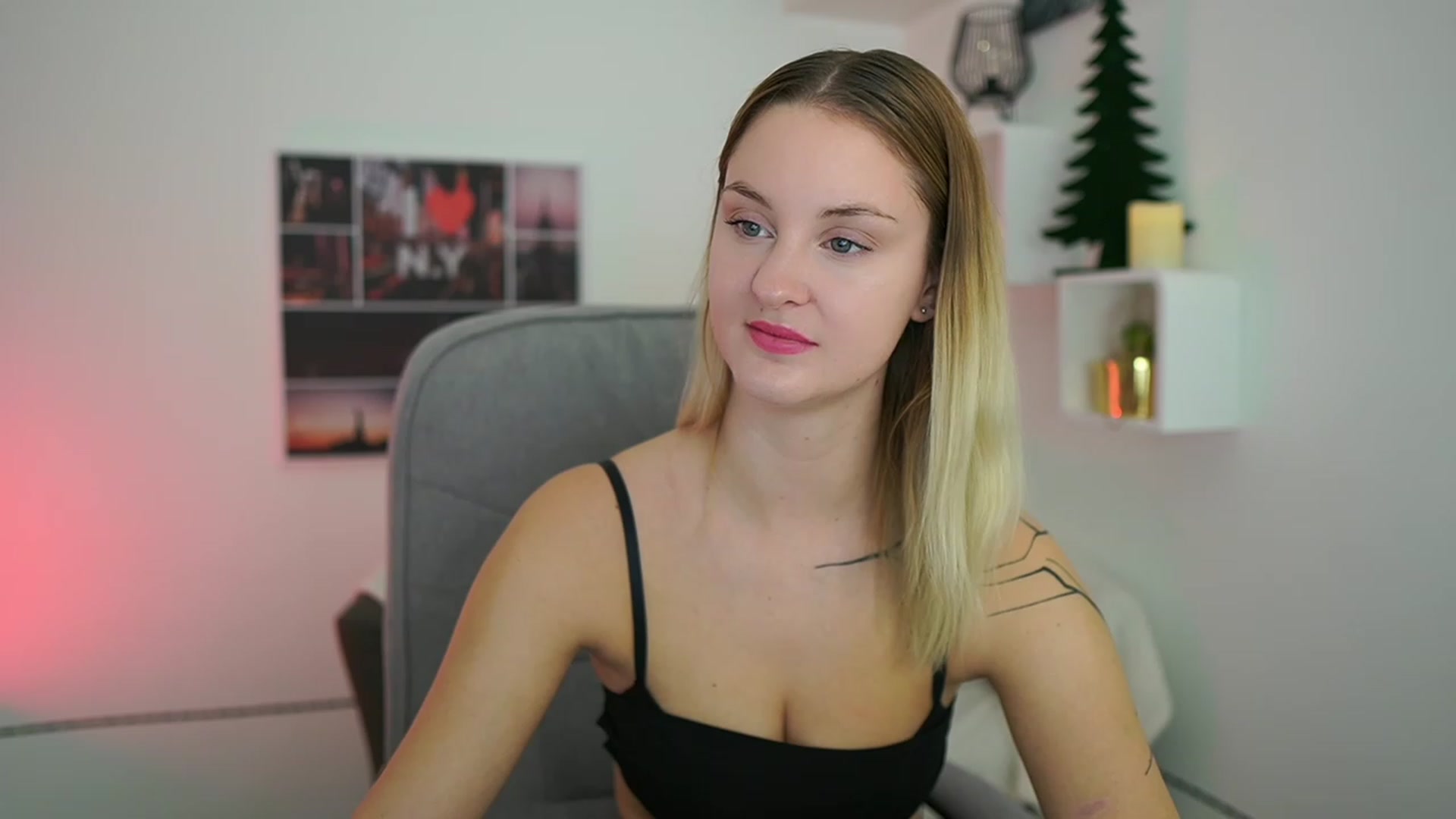 Gallery image thumbnail from NatalliaStarr's myfreecams stream on, 12/23/2023, 15:19 image 12 of 20
