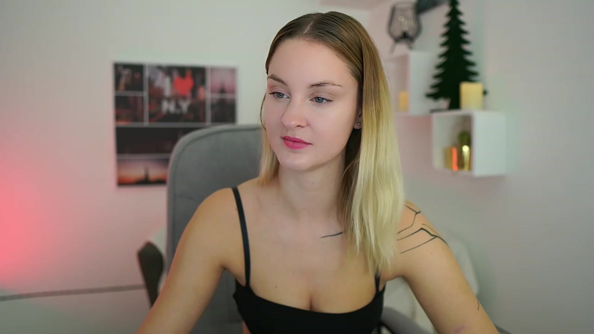 Gallery image thumbnail from NatalliaStarr's myfreecams stream on, 12/23/2023, 15:19 image 15 of 20