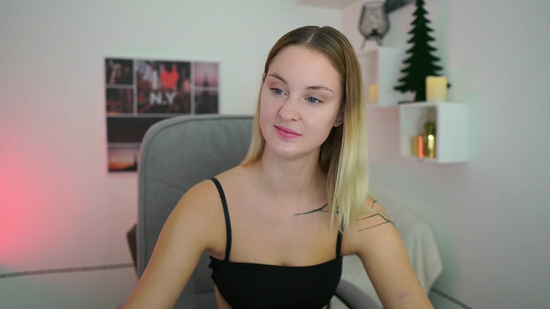 Gallery image thumbnail from NatalliaStarr's myfreecams stream on, 12/23/2023, 18:09 image 13 of 20