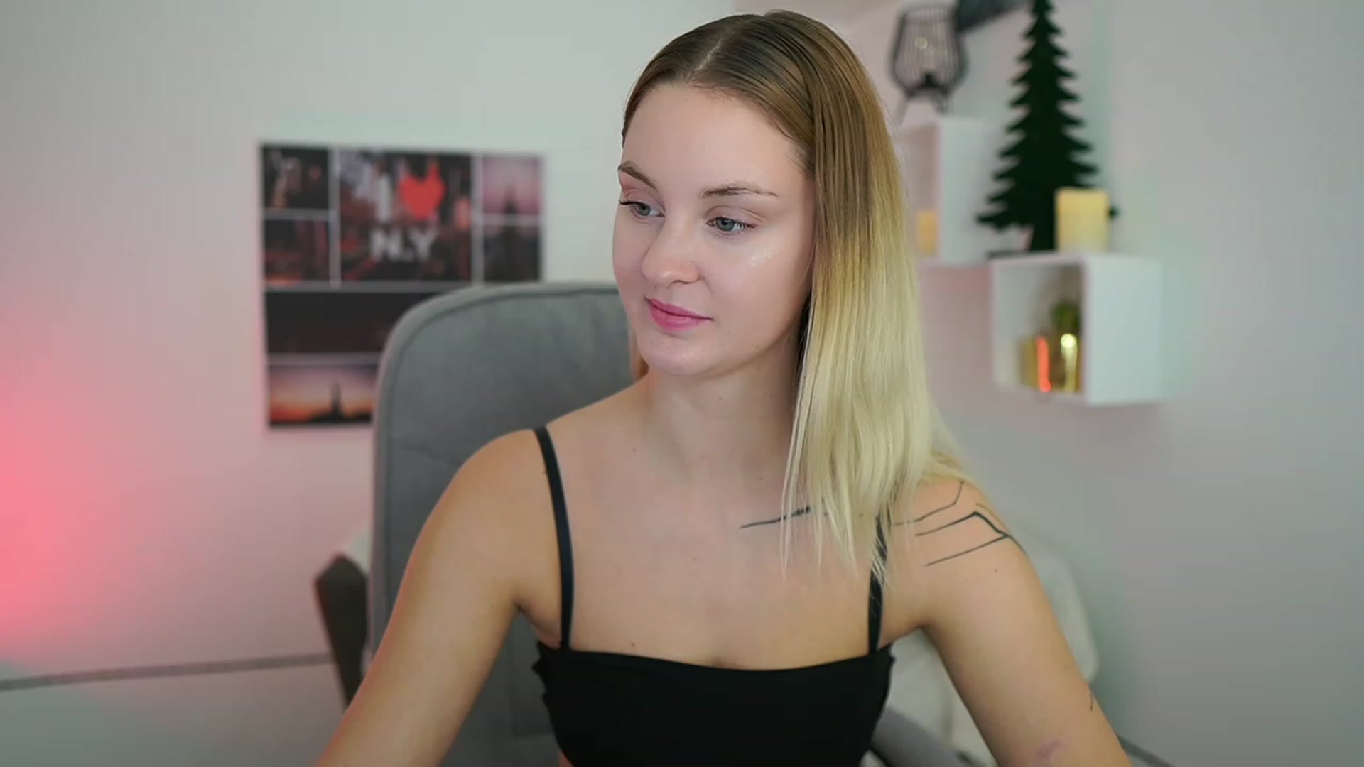 Gallery image thumbnail from NatalliaStarr's myfreecams stream on, 12/23/2023, 18:09 image 8 of 20