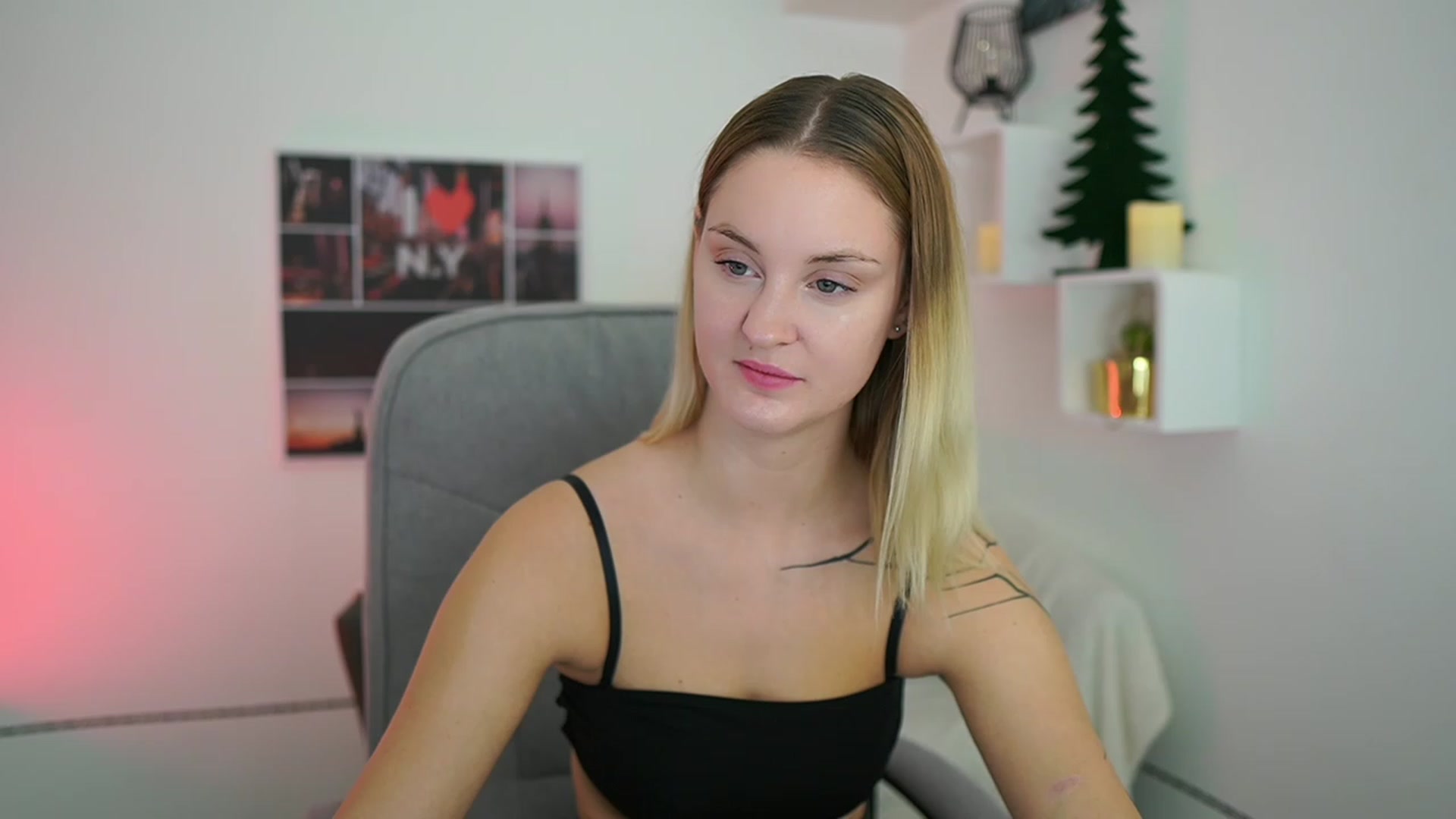 Gallery image thumbnail from NatalliaStarr's myfreecams stream on, 12/23/2023, 18:09 image 14 of 20
