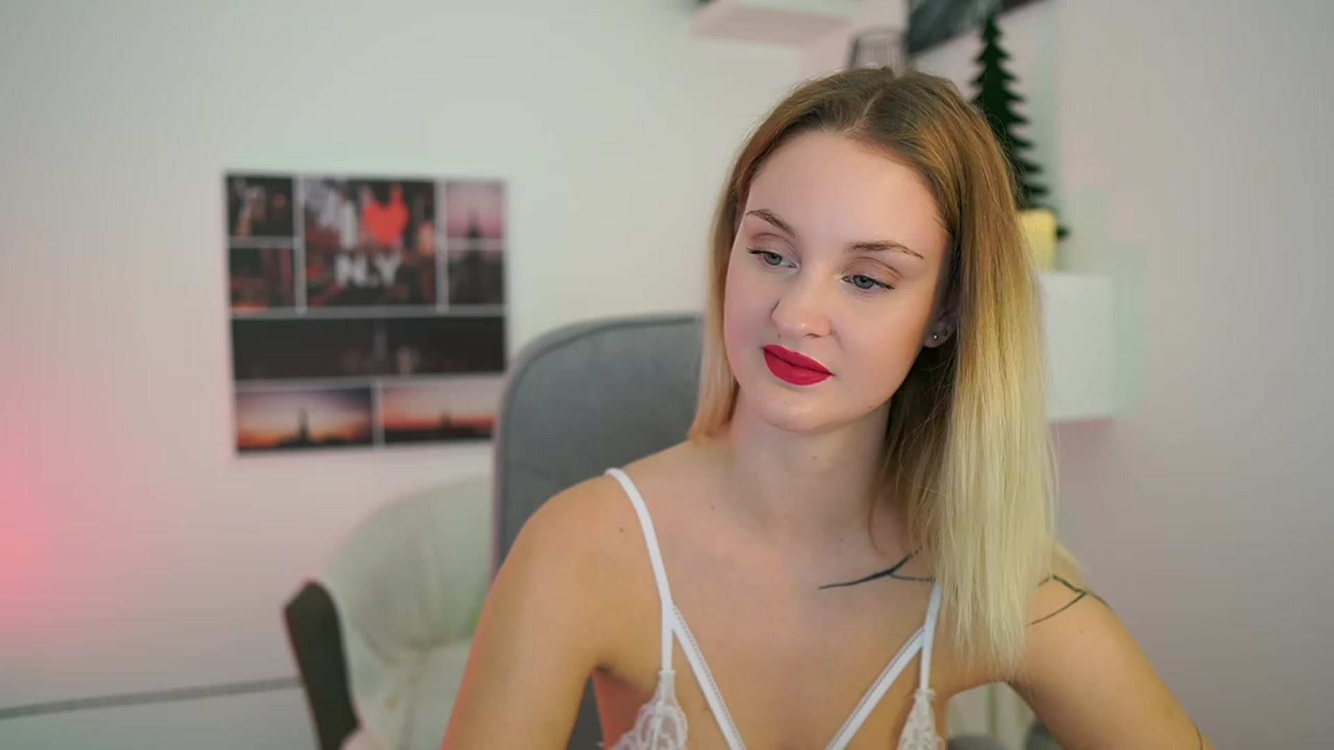 Gallery image thumbnail from NatalliaStarr's myfreecams stream on, 12/26/2023, 20:17 image 10 of 20