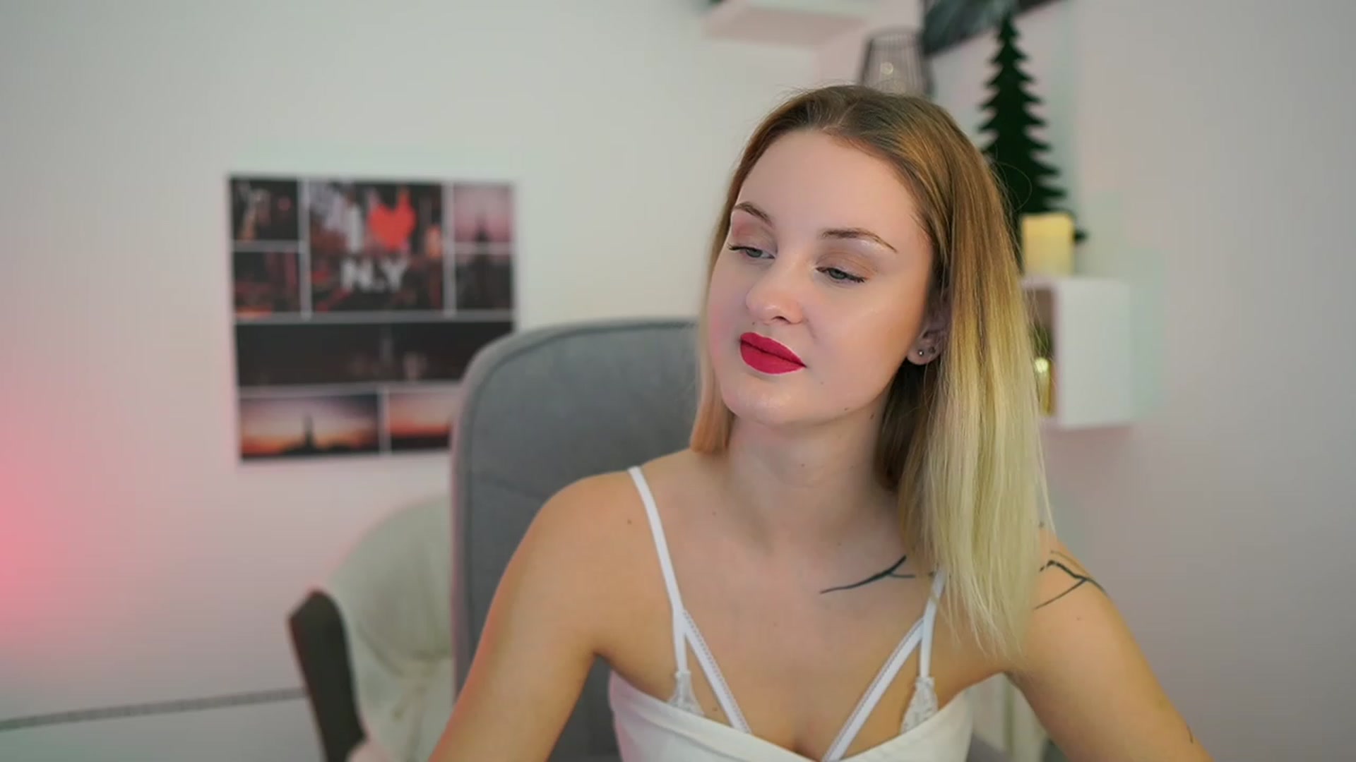 Gallery image thumbnail from NatalliaStarr's myfreecams stream on, 12/26/2023, 20:17 image 4 of 20
