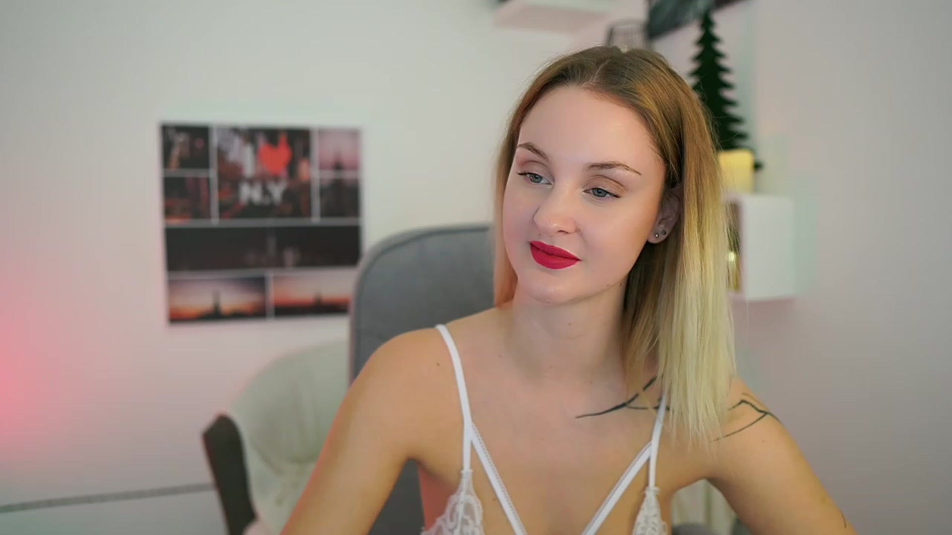 Gallery image thumbnail from NatalliaStarr's myfreecams stream on, 12/26/2023, 20:17 image 9 of 20
