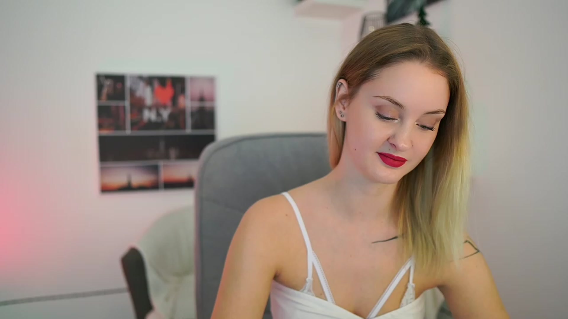 Gallery image thumbnail from NatalliaStarr's myfreecams stream on, 12/26/2023, 20:17 image 1 of 20
