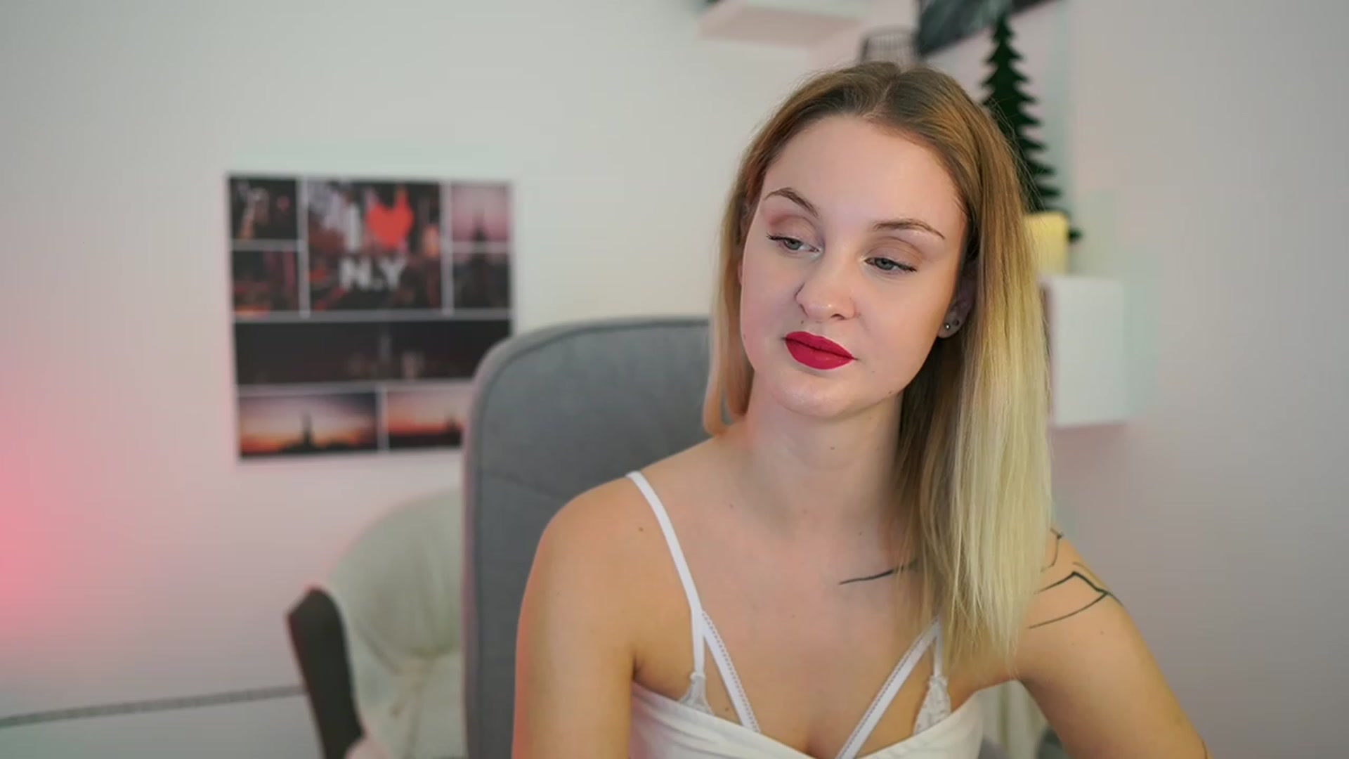 Gallery image thumbnail from NatalliaStarr's myfreecams stream on, 12/26/2023, 20:17 image 2 of 20