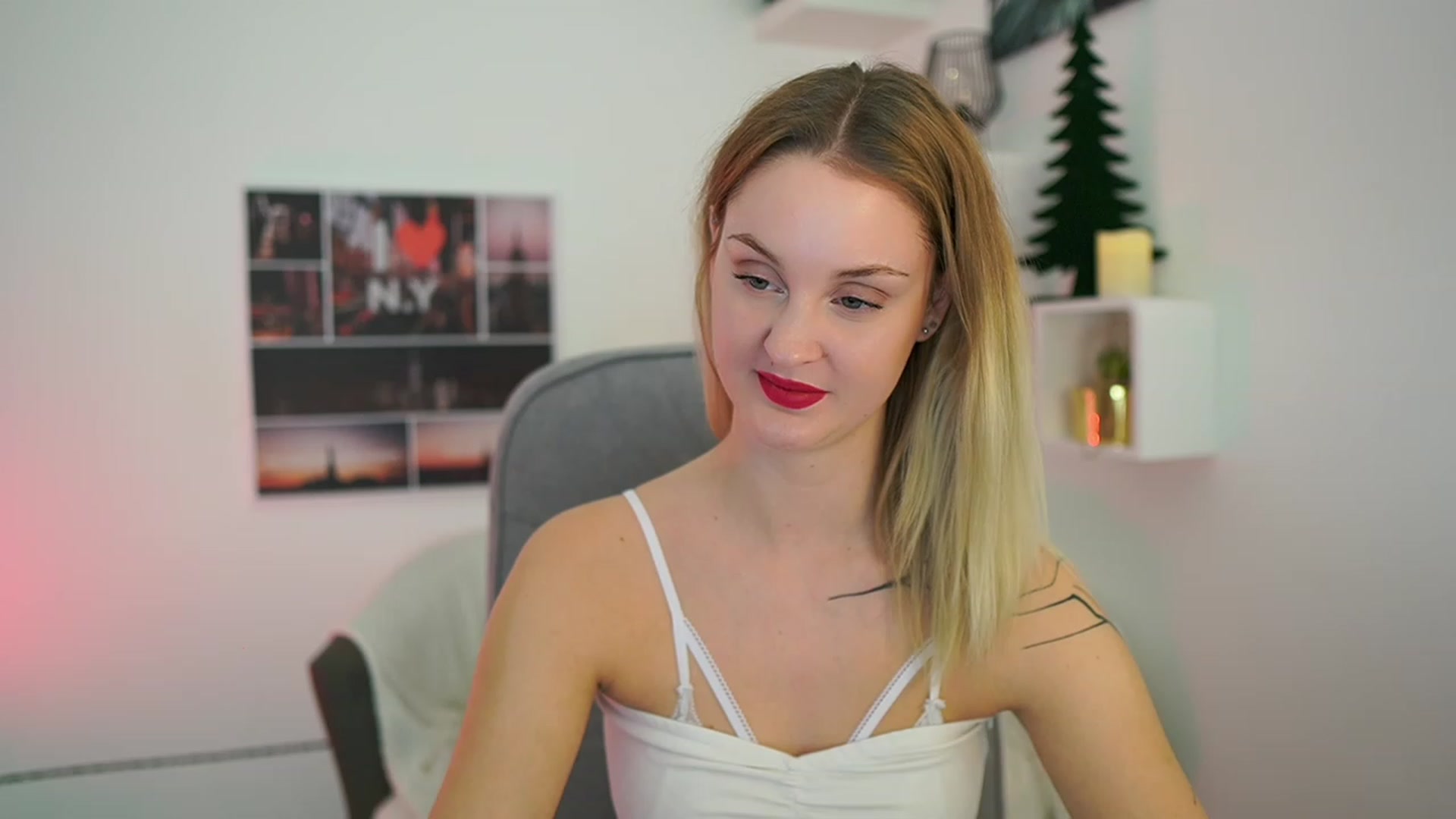Gallery image thumbnail from NatalliaStarr's myfreecams stream on, 12/26/2023, 20:17 image 18 of 20
