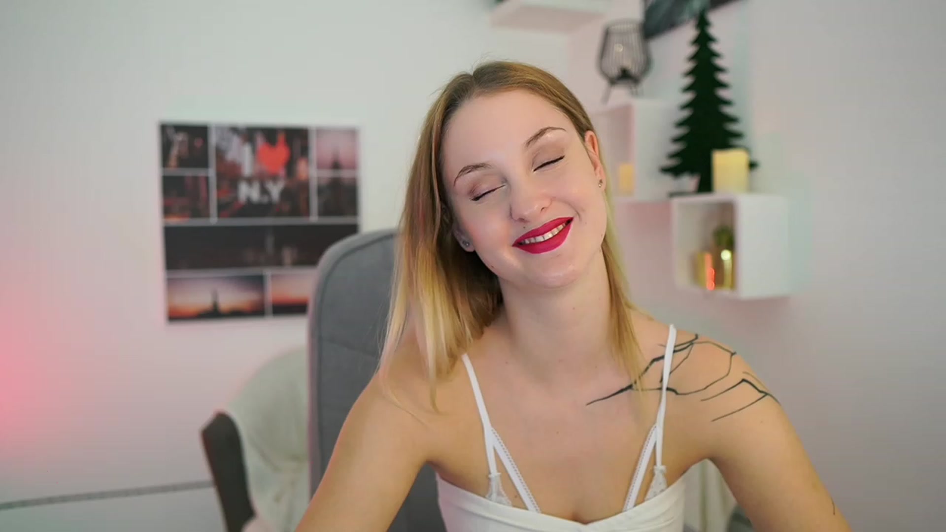 Gallery image thumbnail from NatalliaStarr's myfreecams stream on, 12/26/2023, 20:55 image 19 of 20