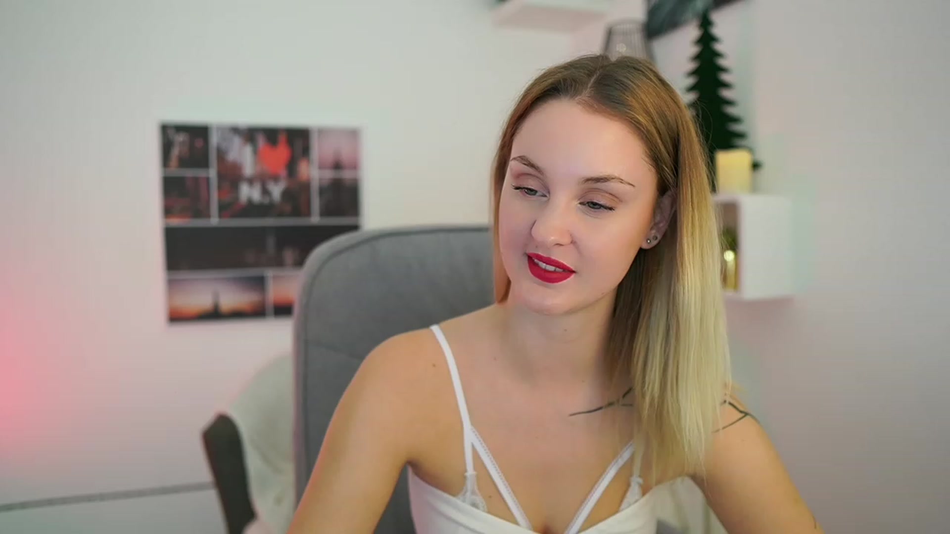 Gallery image thumbnail from NatalliaStarr's myfreecams stream on, 12/26/2023, 20:55 image 7 of 20