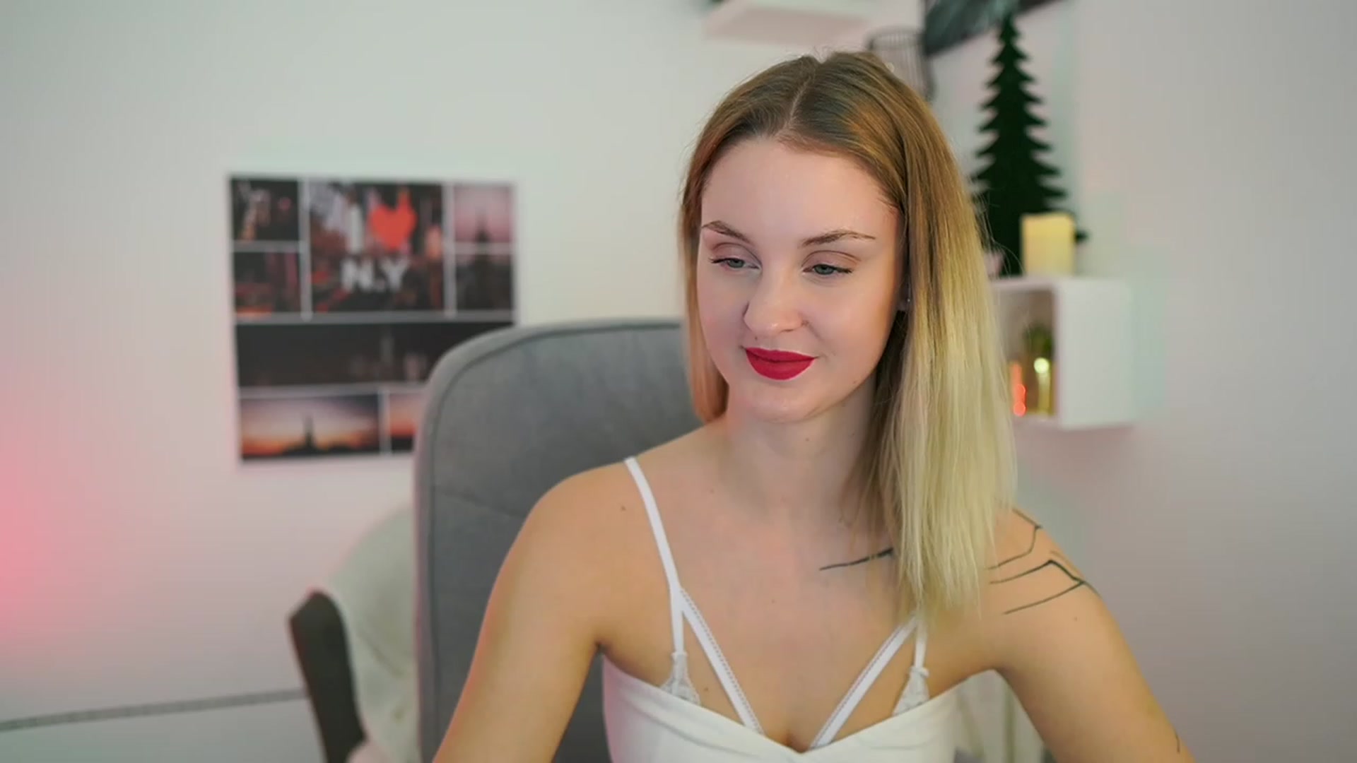 Gallery image thumbnail from NatalliaStarr's myfreecams stream on, 12/26/2023, 20:55 image 2 of 20