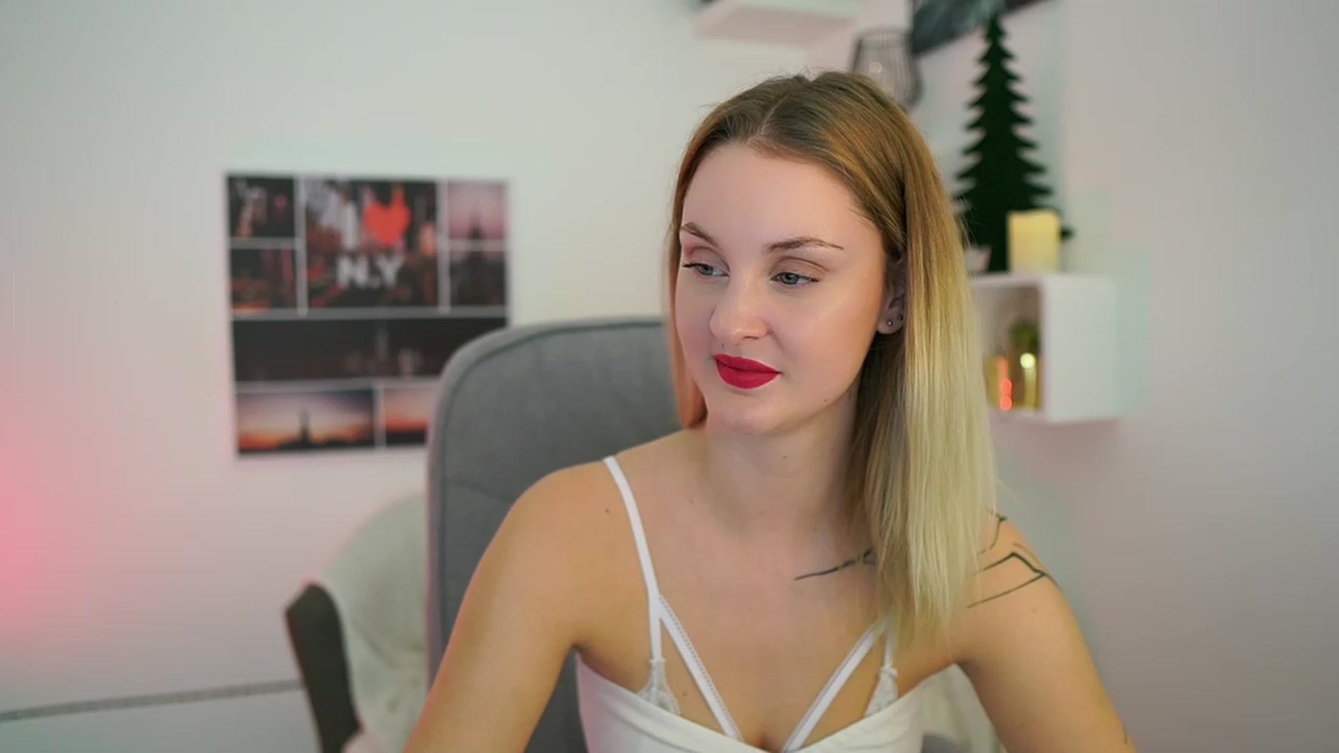Gallery image thumbnail from NatalliaStarr's myfreecams stream on, 12/26/2023, 20:55 image 8 of 20