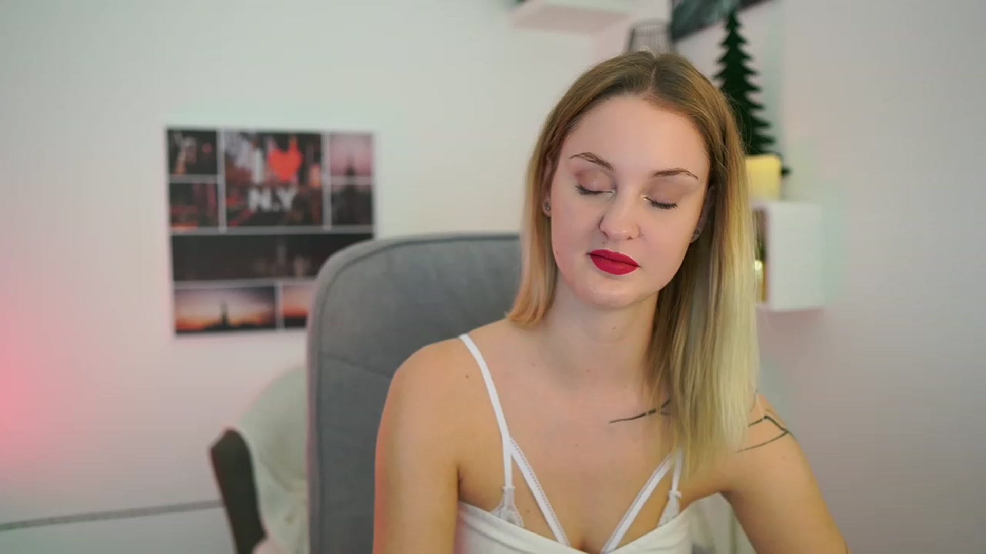 Gallery image thumbnail from NatalliaStarr's myfreecams stream on, 12/26/2023, 20:55 image 9 of 20