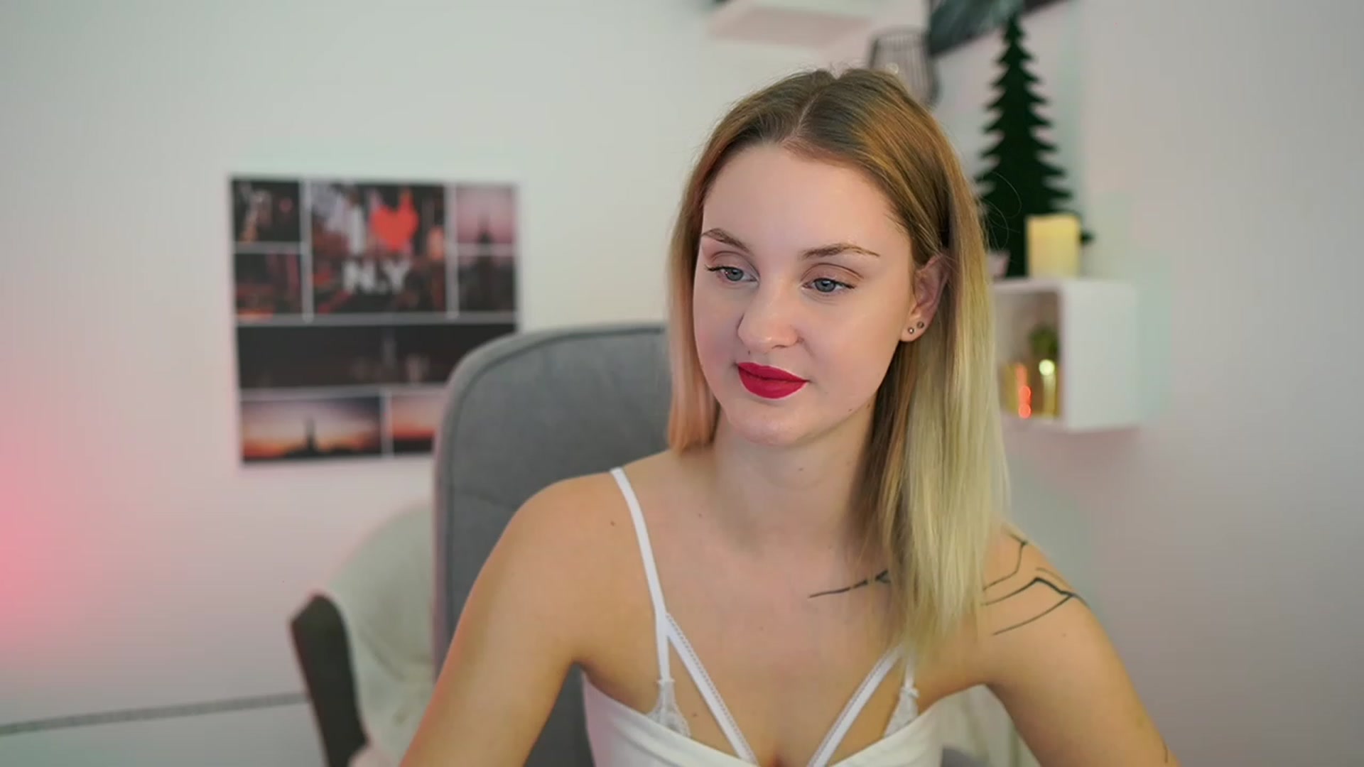 Gallery image thumbnail from NatalliaStarr's myfreecams stream on, 12/26/2023, 20:55 image 6 of 20