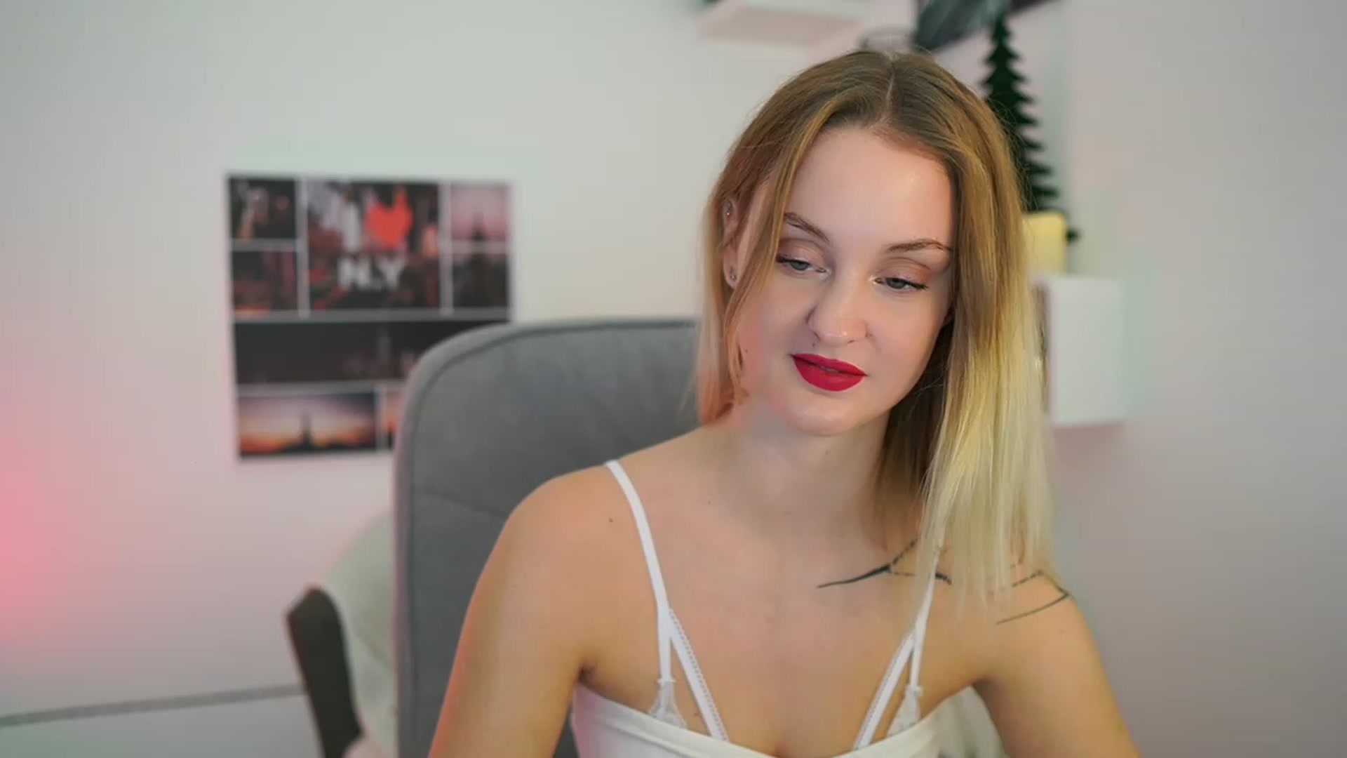 Gallery image thumbnail from NatalliaStarr's myfreecams stream on, 12/26/2023, 20:55 image 15 of 20
