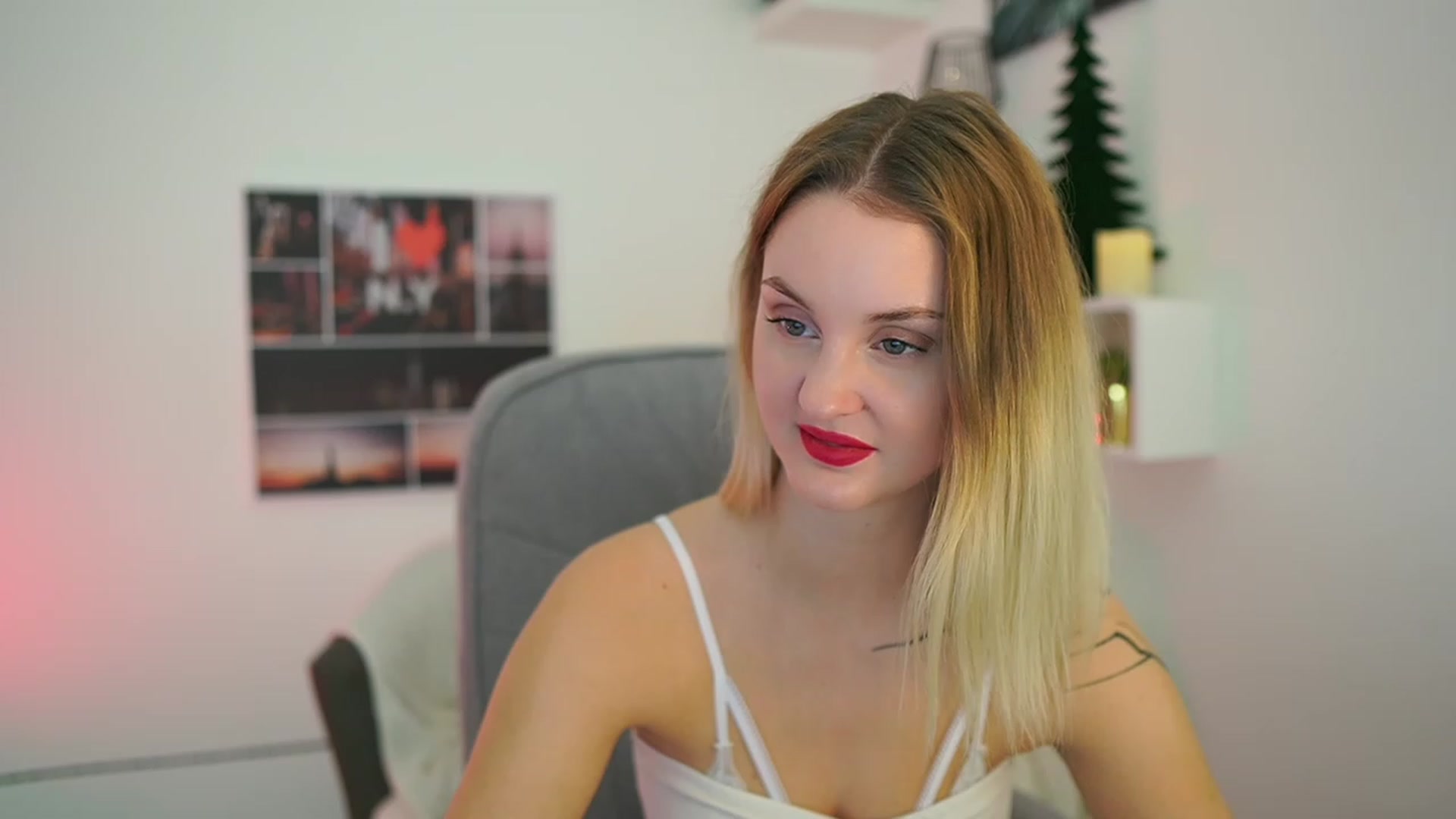 Gallery image thumbnail from NatalliaStarr's myfreecams stream on, 12/26/2023, 20:55 image 17 of 20
