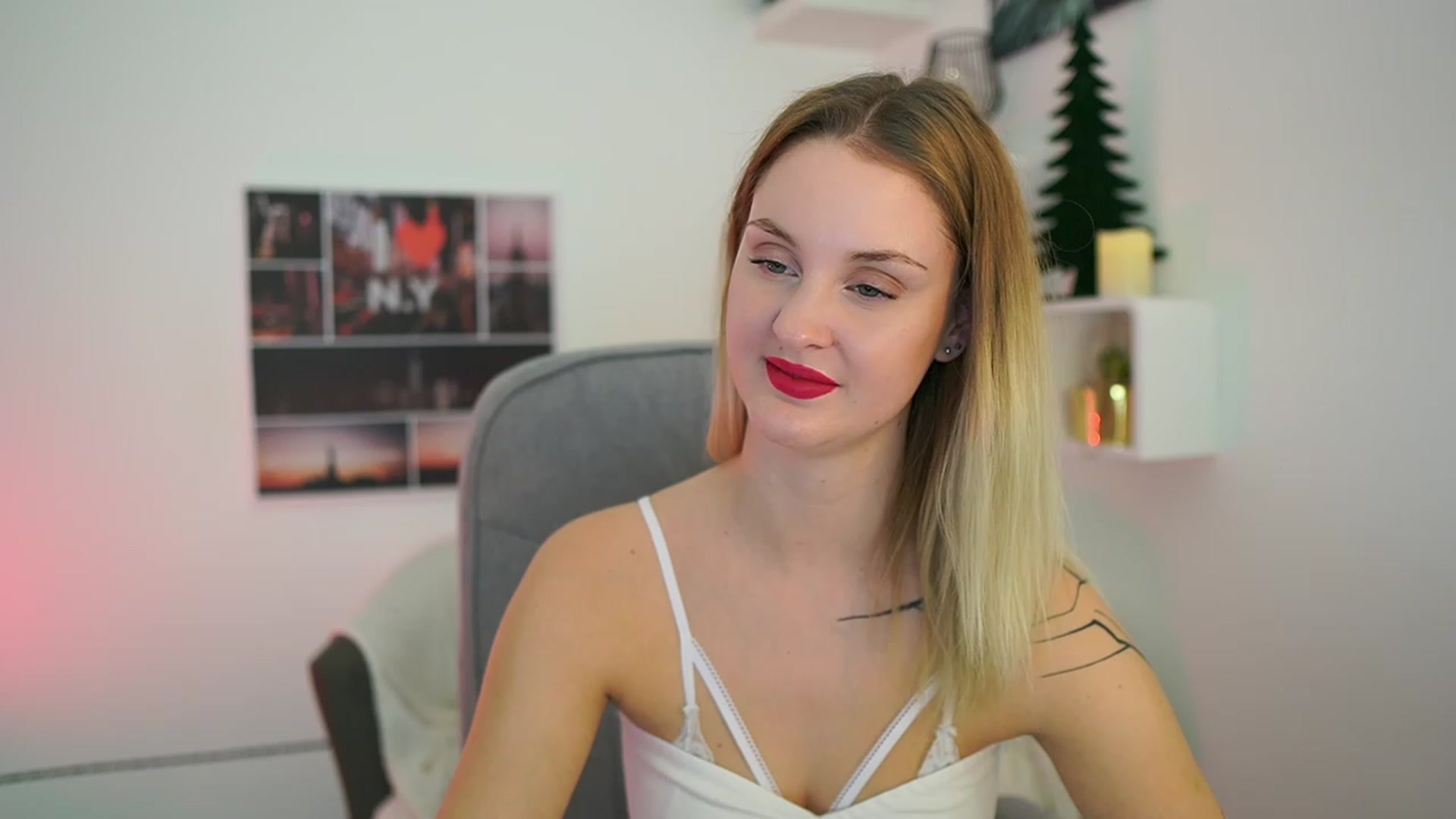 Gallery image thumbnail from NatalliaStarr's myfreecams stream on, 12/26/2023, 20:55 image 4 of 20