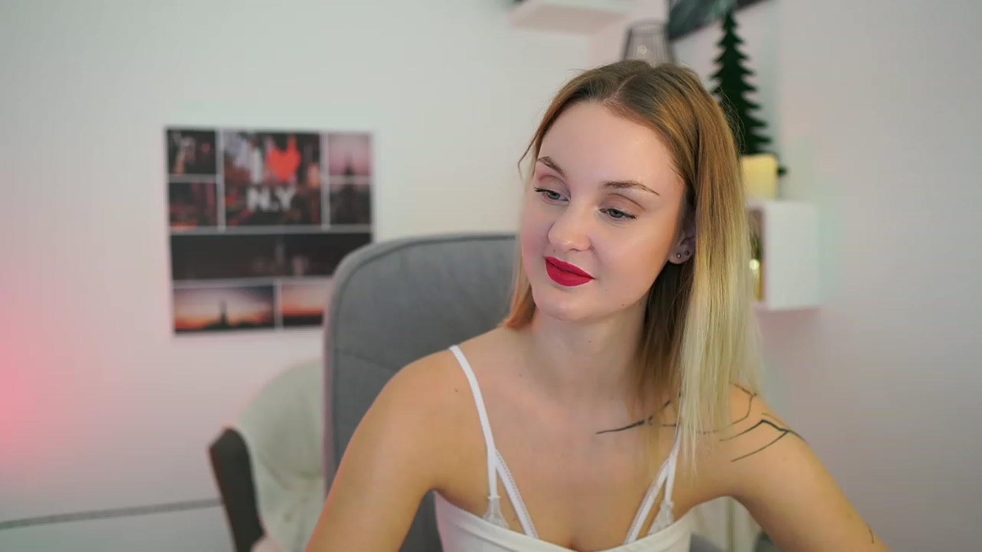 Gallery image thumbnail from NatalliaStarr's myfreecams stream on, 12/26/2023, 20:55 image 20 of 20