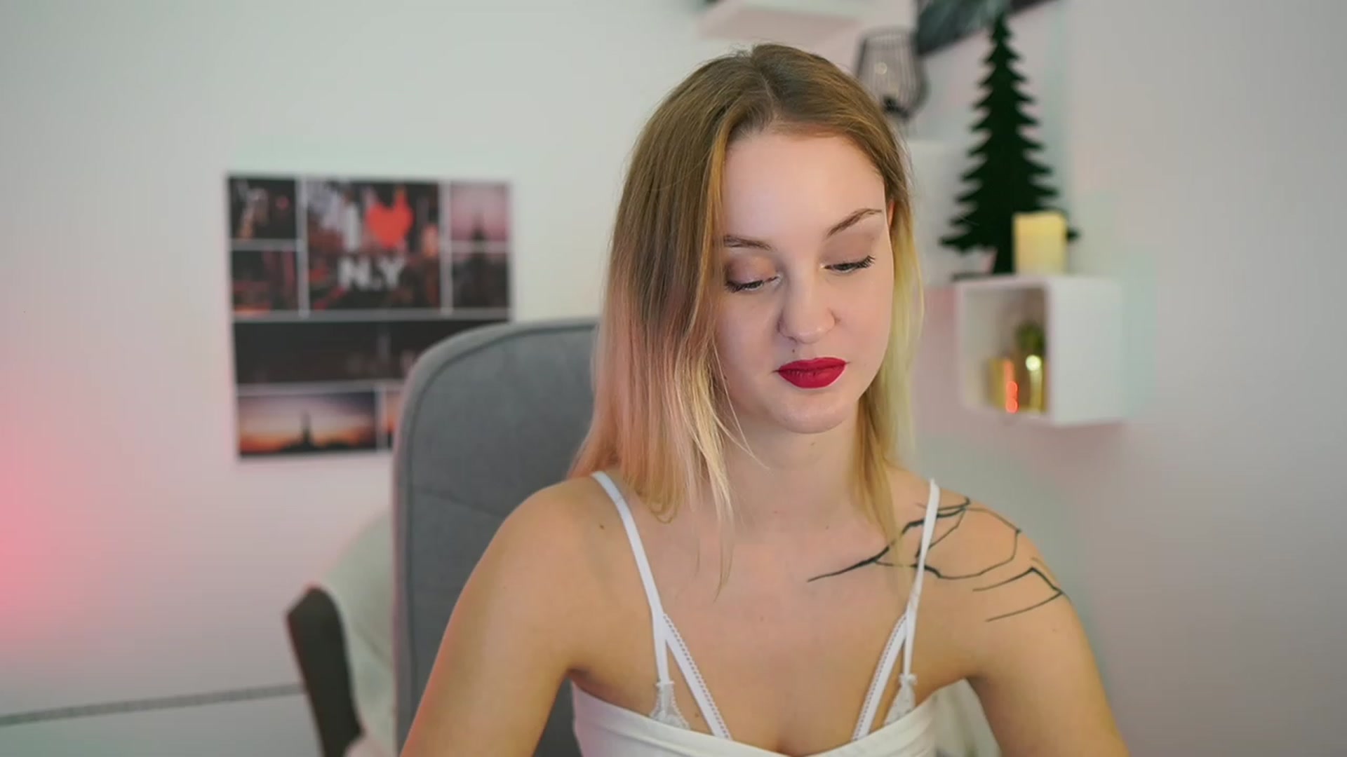 Gallery image thumbnail from NatalliaStarr's myfreecams stream on, 12/26/2023, 20:55 image 16 of 20