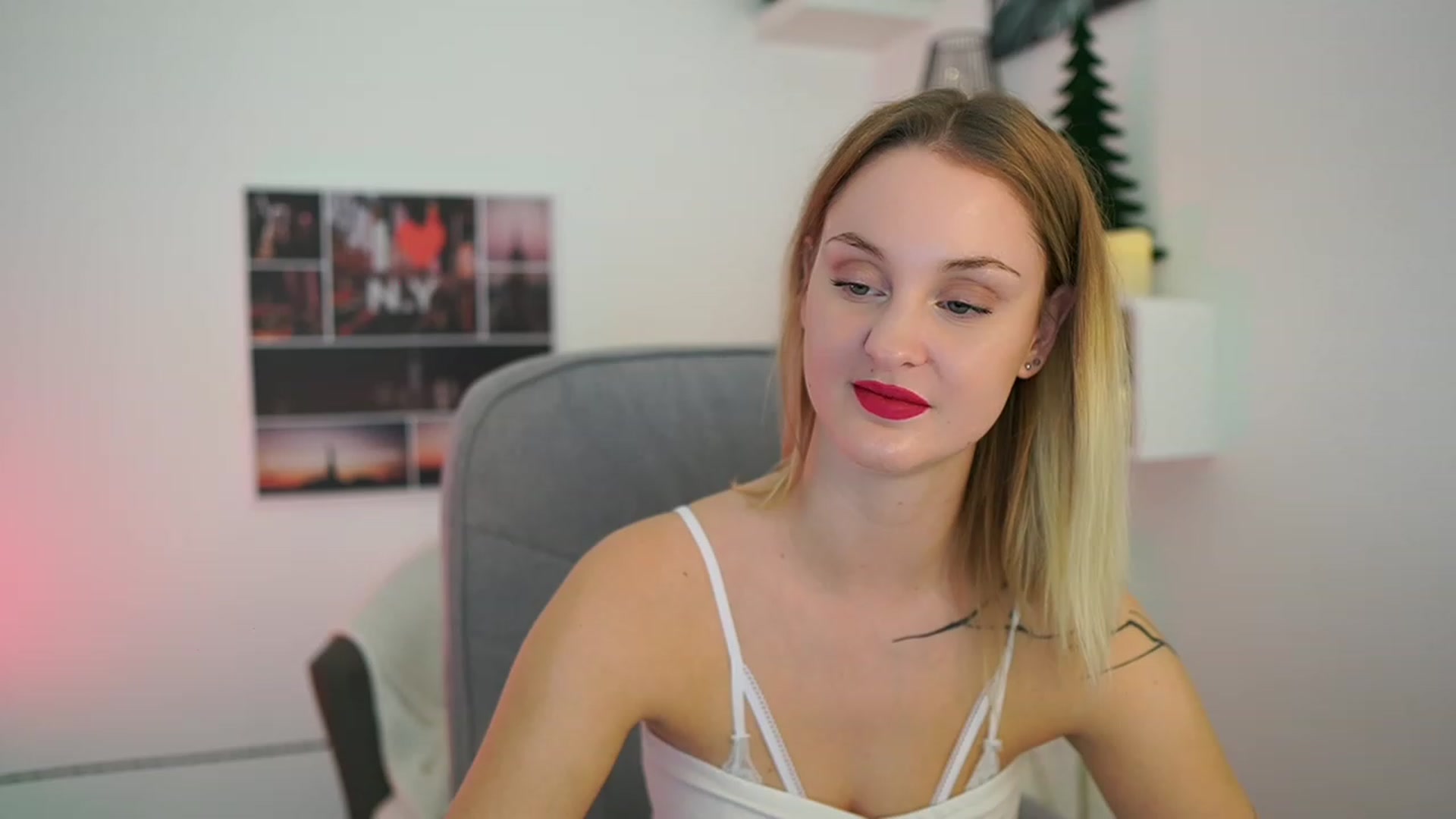 Gallery image thumbnail from NatalliaStarr's myfreecams stream on, 12/26/2023, 20:55 image 18 of 20
