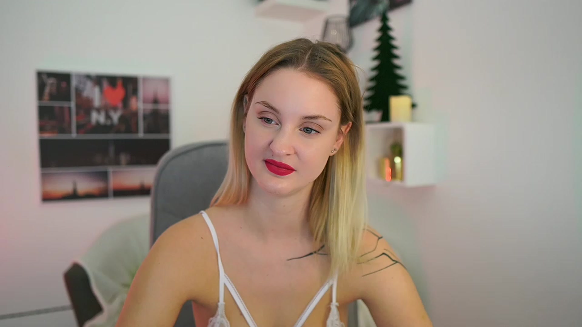 Gallery image thumbnail from NatalliaStarr's myfreecams stream on, 12/27/2023, 24:02 image 13 of 20