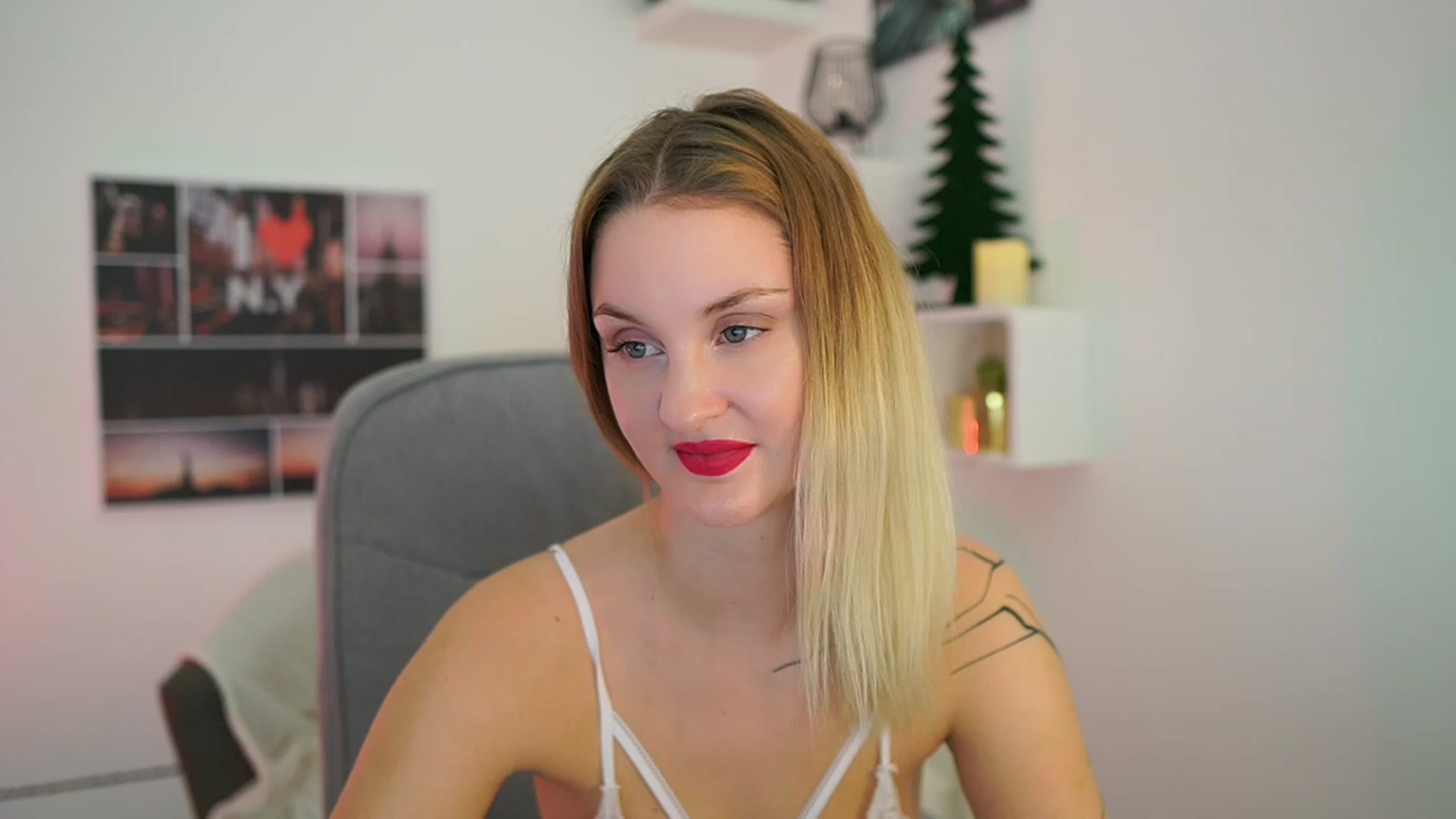 Gallery image thumbnail from NatalliaStarr's myfreecams stream on, 12/27/2023, 24:02 image 18 of 20