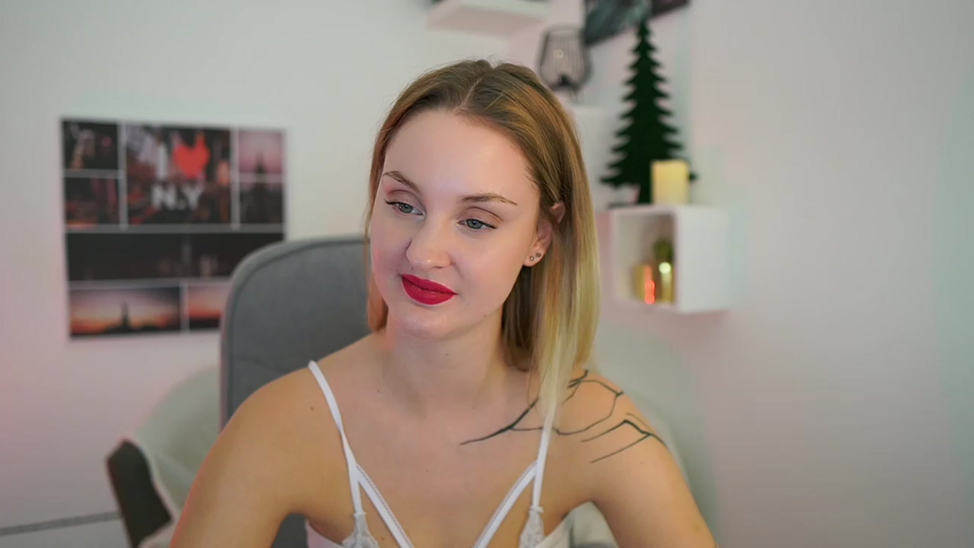 Gallery image thumbnail from NatalliaStarr's myfreecams stream on, 12/27/2023, 24:02 image 6 of 20