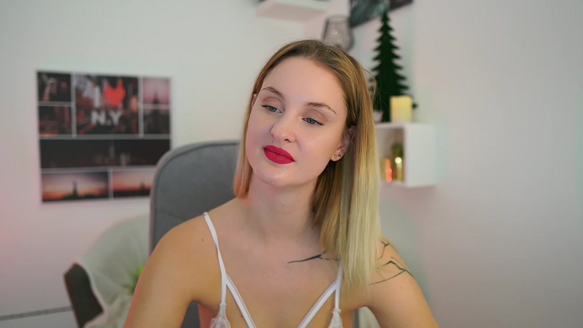 Gallery image thumbnail from NatalliaStarr's myfreecams stream on, 12/27/2023, 24:02 image 12 of 20