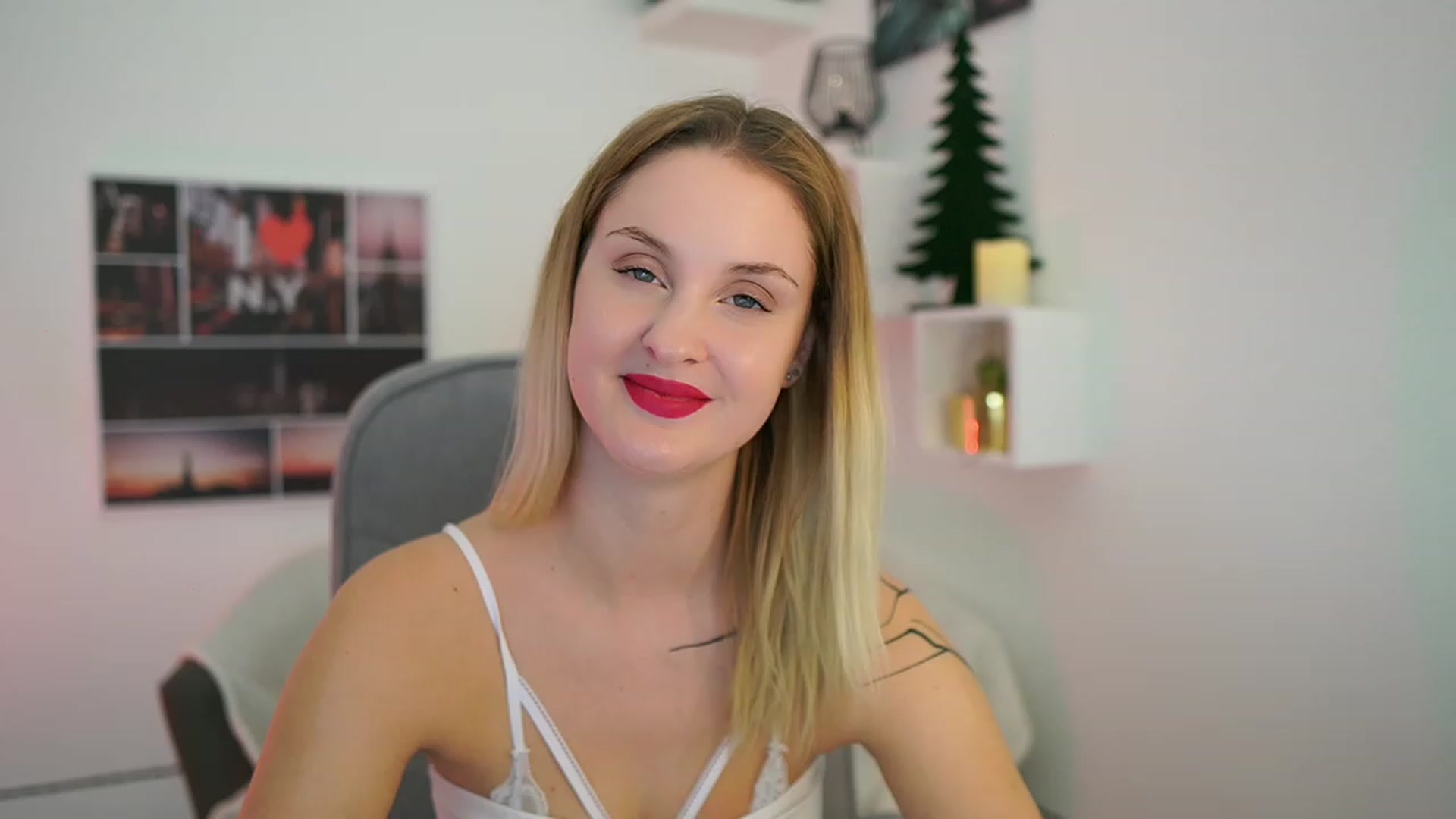 Gallery image thumbnail from NatalliaStarr's myfreecams stream on, 12/27/2023, 24:02 image 4 of 20