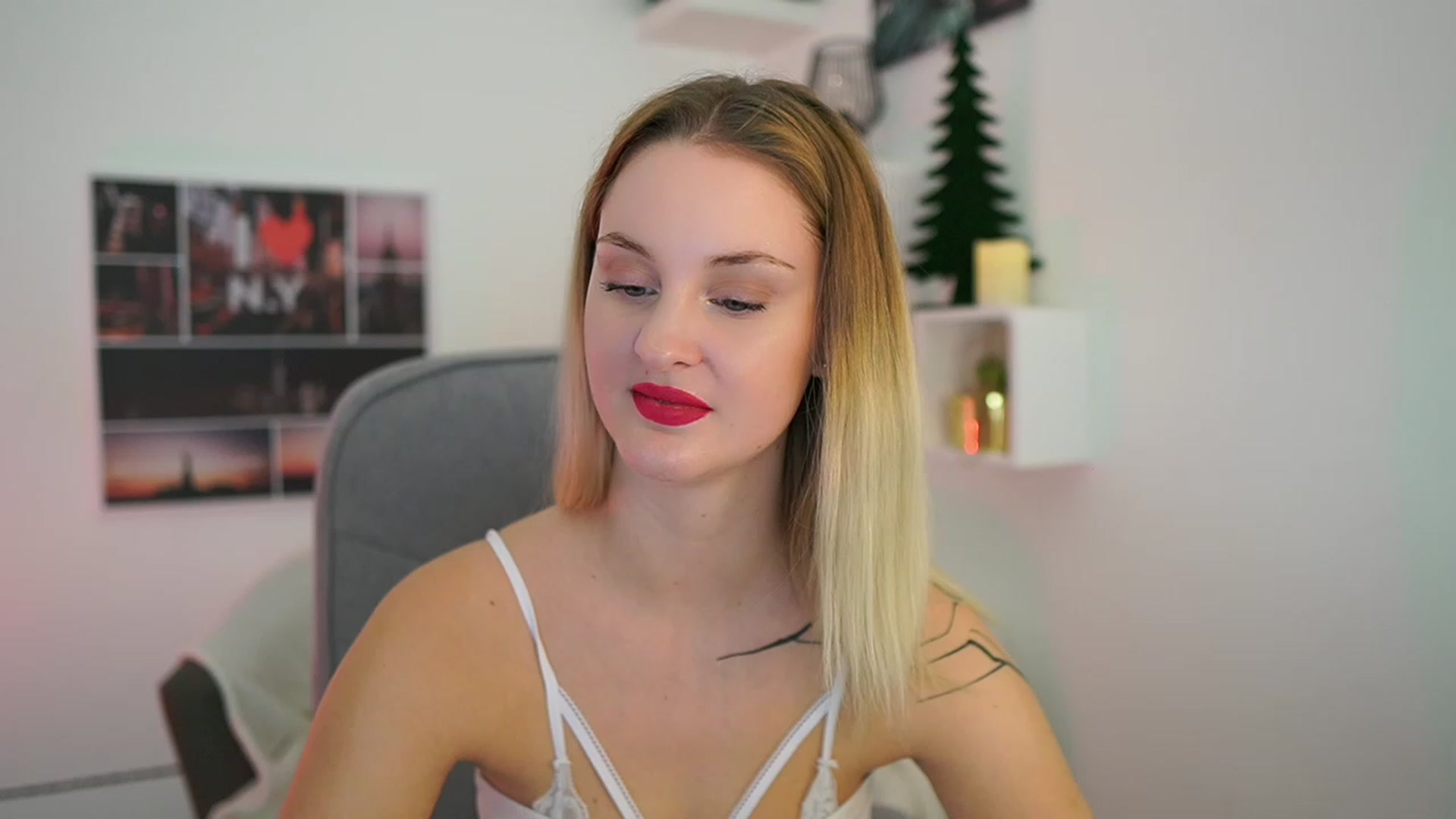 Gallery image thumbnail from NatalliaStarr's myfreecams stream on, 12/27/2023, 24:02 image 5 of 20