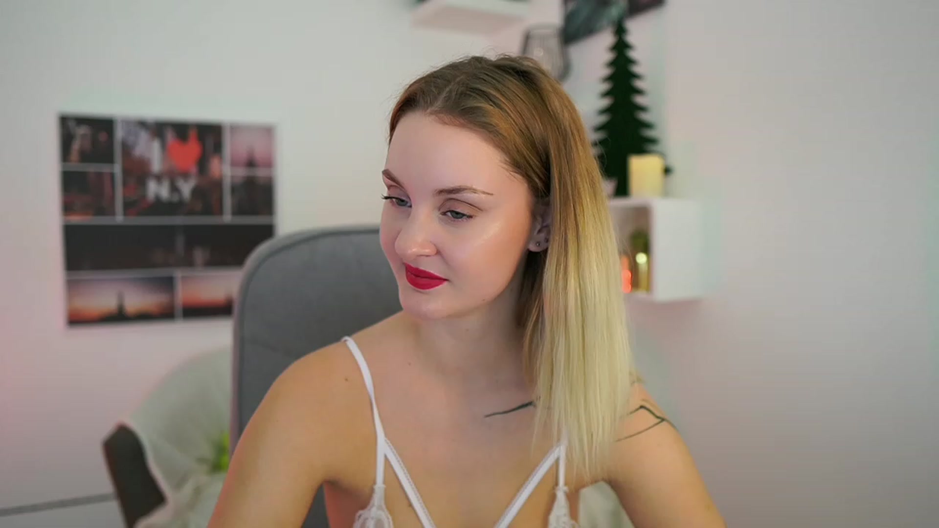 Gallery image thumbnail from NatalliaStarr's myfreecams stream on, 12/27/2023, 24:02 image 11 of 20