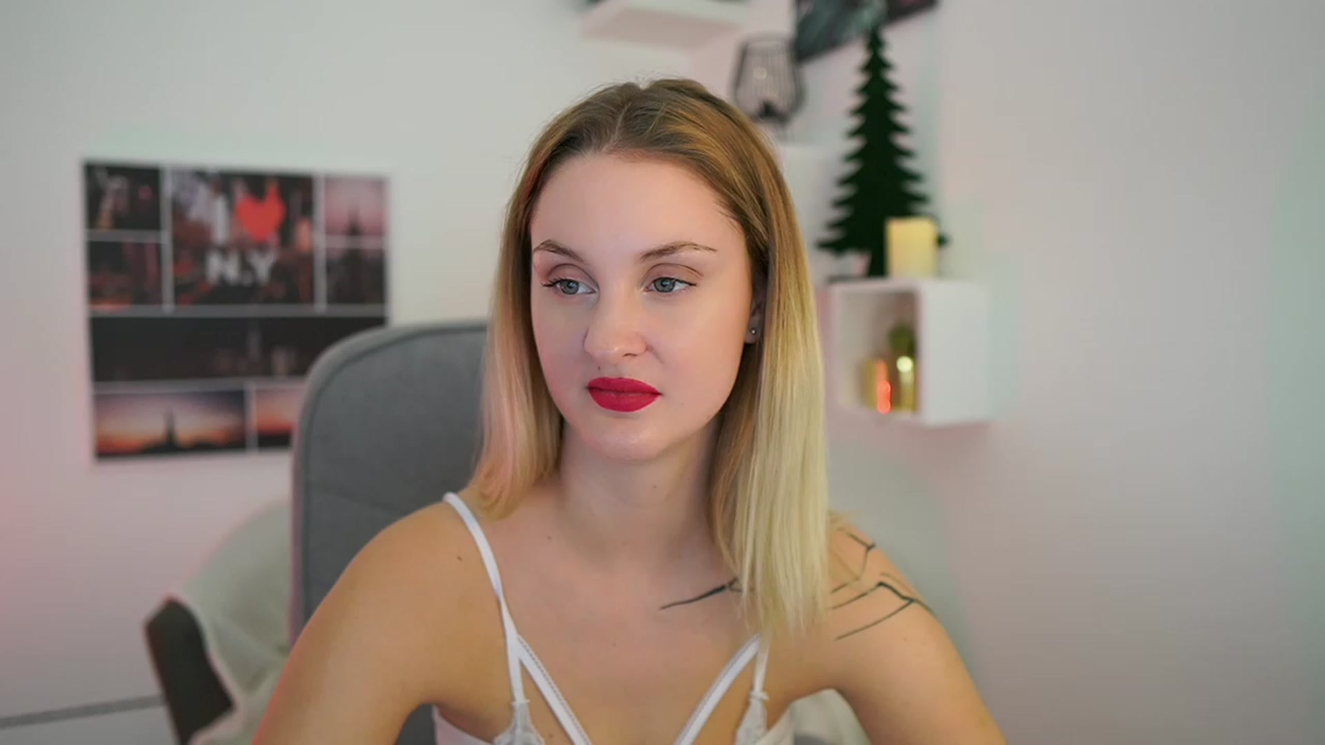Gallery image thumbnail from NatalliaStarr's myfreecams stream on, 12/27/2023, 24:02 image 7 of 20