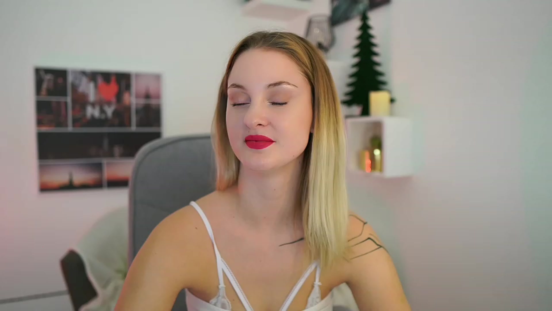 Gallery image thumbnail from NatalliaStarr's myfreecams stream on, 12/27/2023, 24:02 image 3 of 20