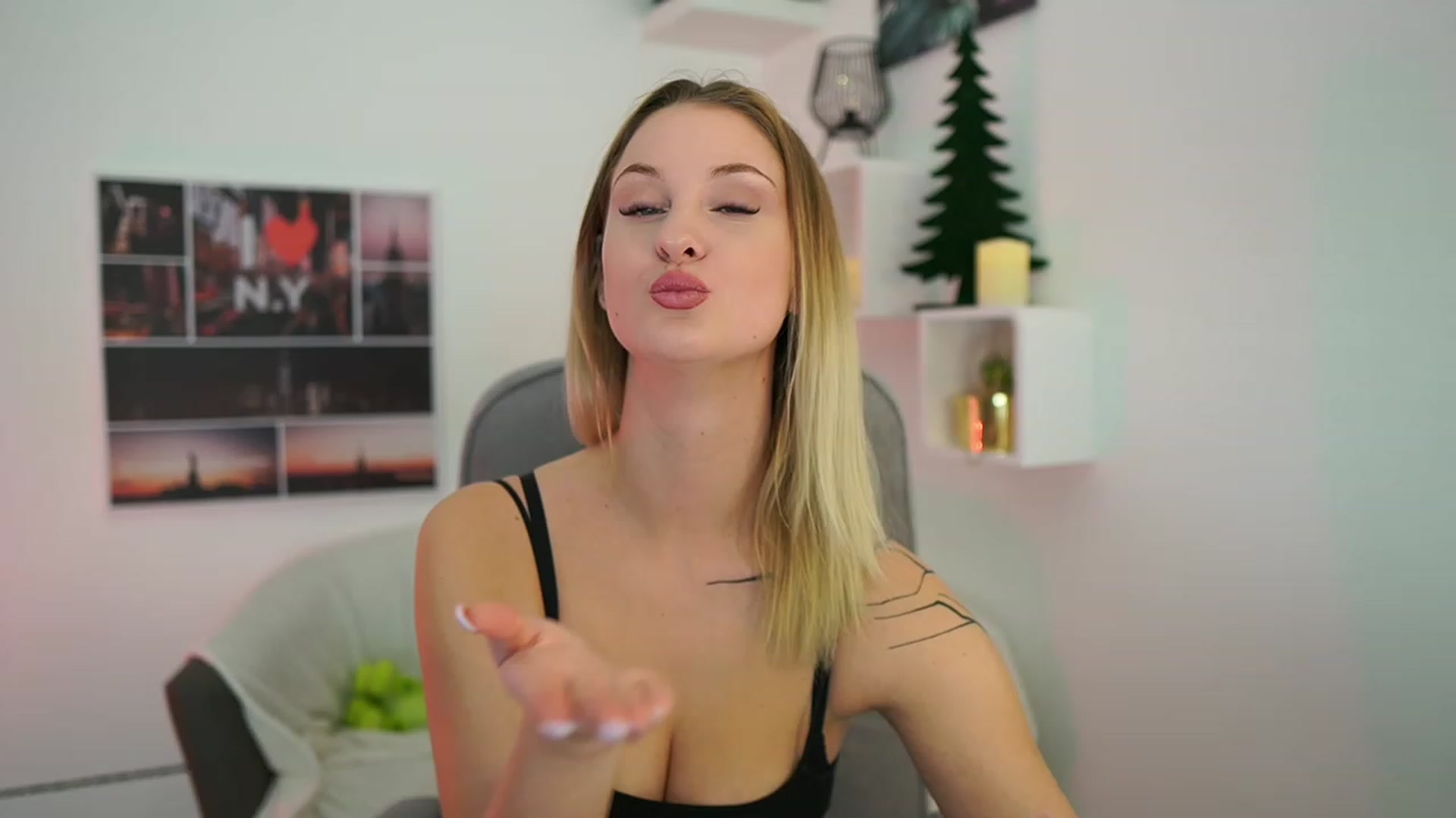 Gallery image thumbnail from NatalliaStarr's myfreecams stream on, 12/27/2023, 15:29 image 4 of 20