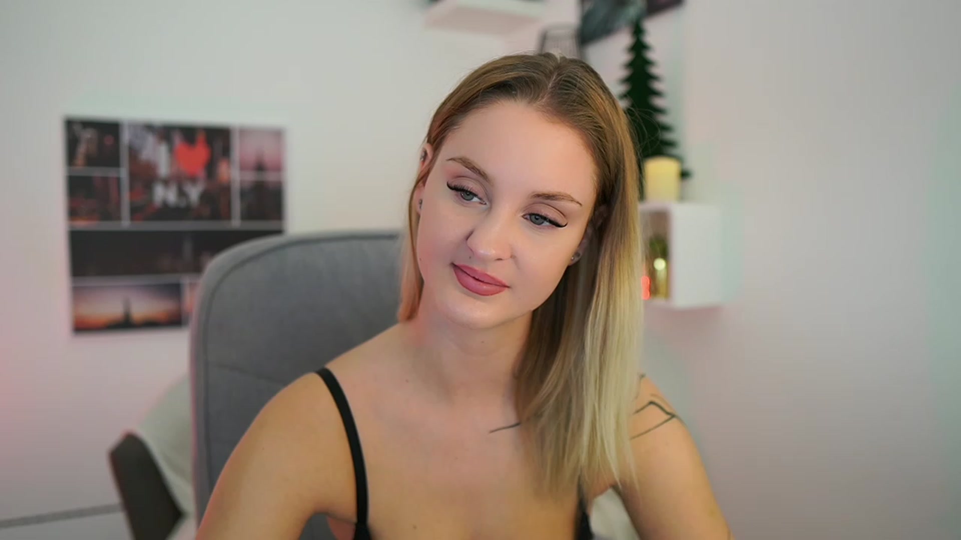 Gallery image thumbnail from NatalliaStarr's myfreecams stream on, 12/27/2023, 16:04 image 13 of 20