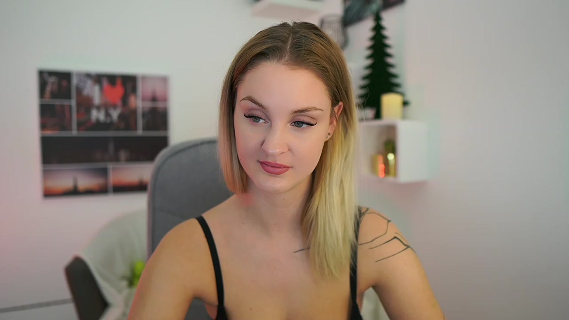 Gallery image thumbnail from NatalliaStarr's myfreecams stream on, 12/27/2023, 16:04 image 18 of 20