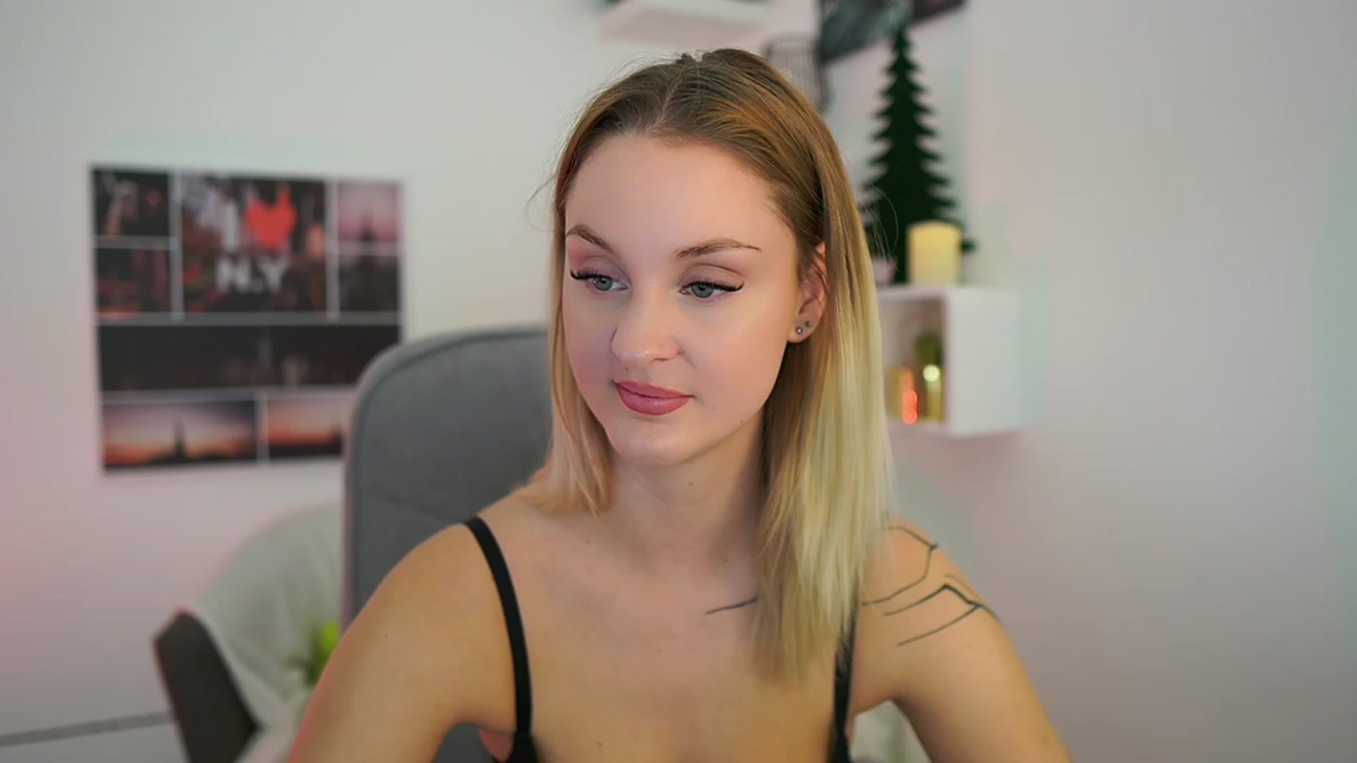 Gallery image thumbnail from NatalliaStarr's myfreecams stream on, 12/27/2023, 16:04 image 2 of 20